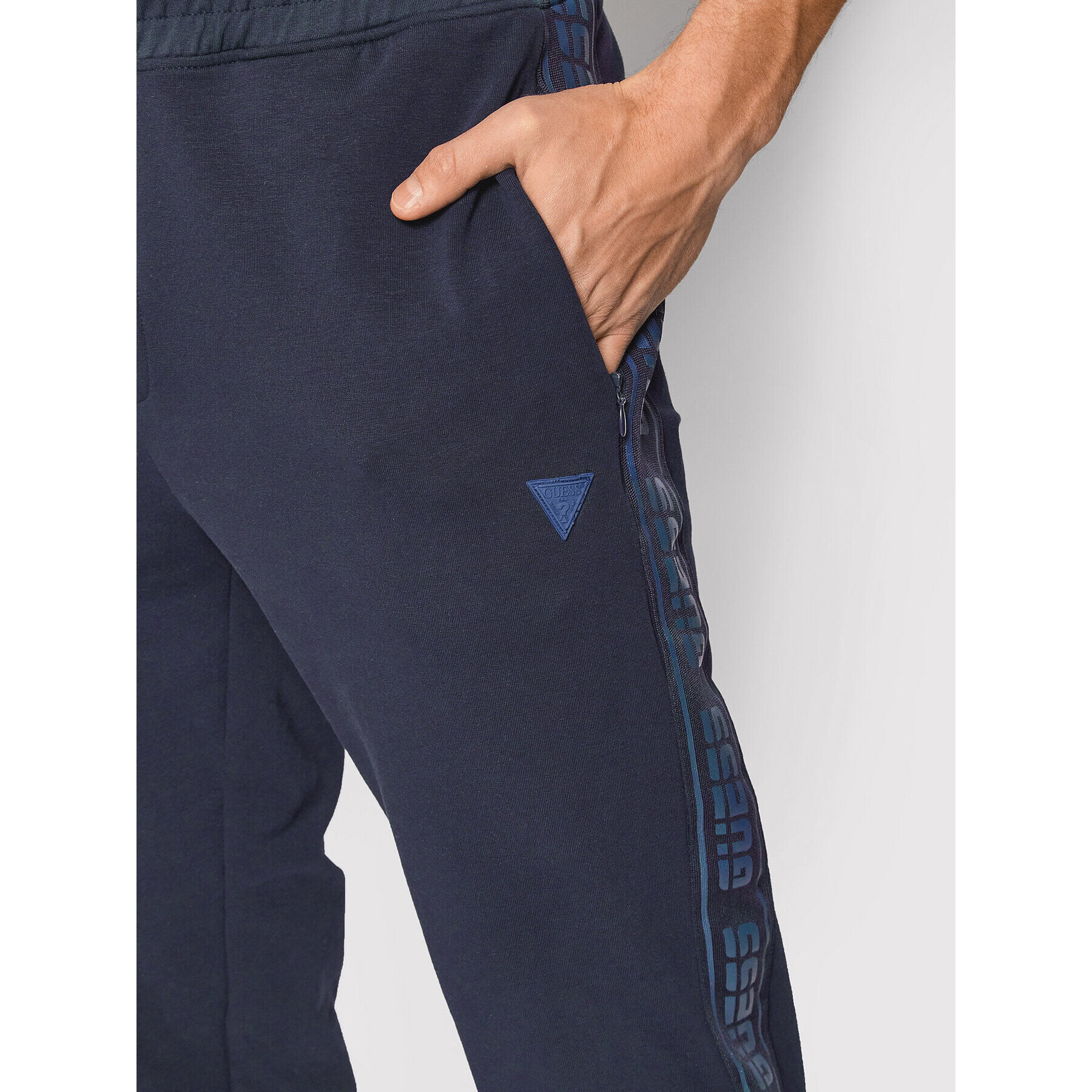 Guess Pantaloni trening Z2RB14 K6ZS1 Bleumarin Regular Fit - Pled.ro