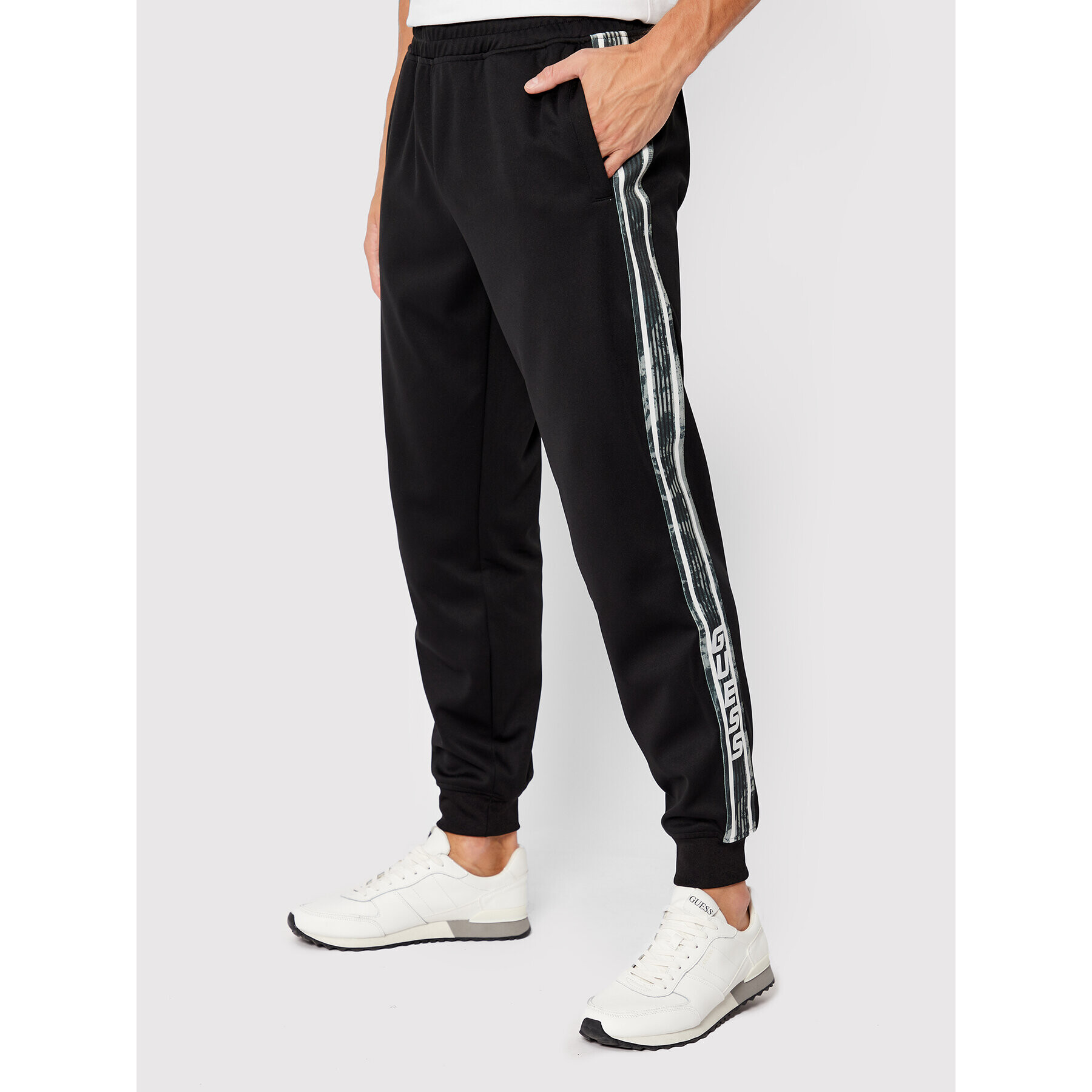 Guess Pantaloni trening Z2YB04 KB6R2 Negru Regular Fit - Pled.ro