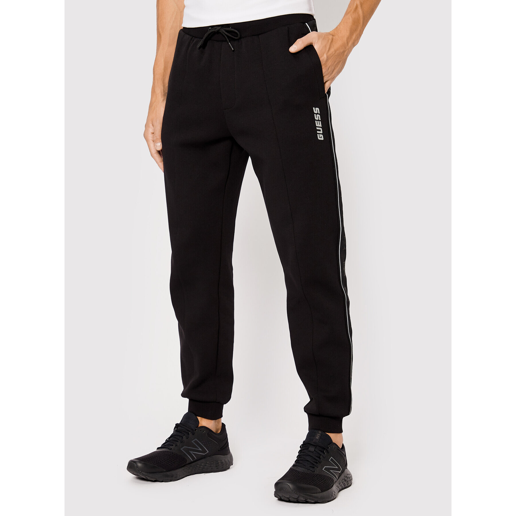 Guess Pantaloni trening Z2YB09 KA3P1 Negru Regular Fit - Pled.ro