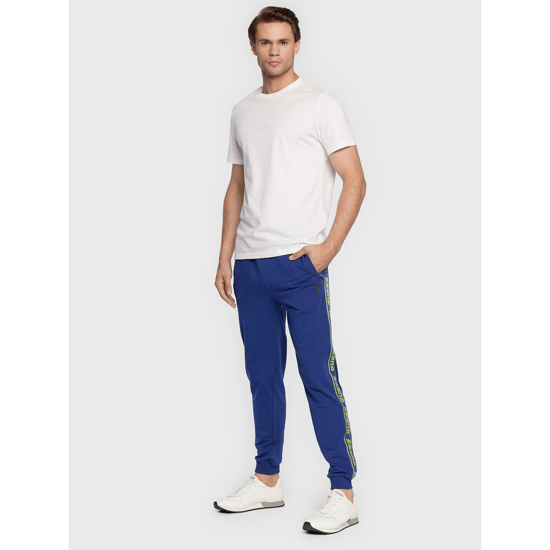 Guess Pantaloni trening Z2YB19 K6ZS1 Albastru Regular Fit - Pled.ro