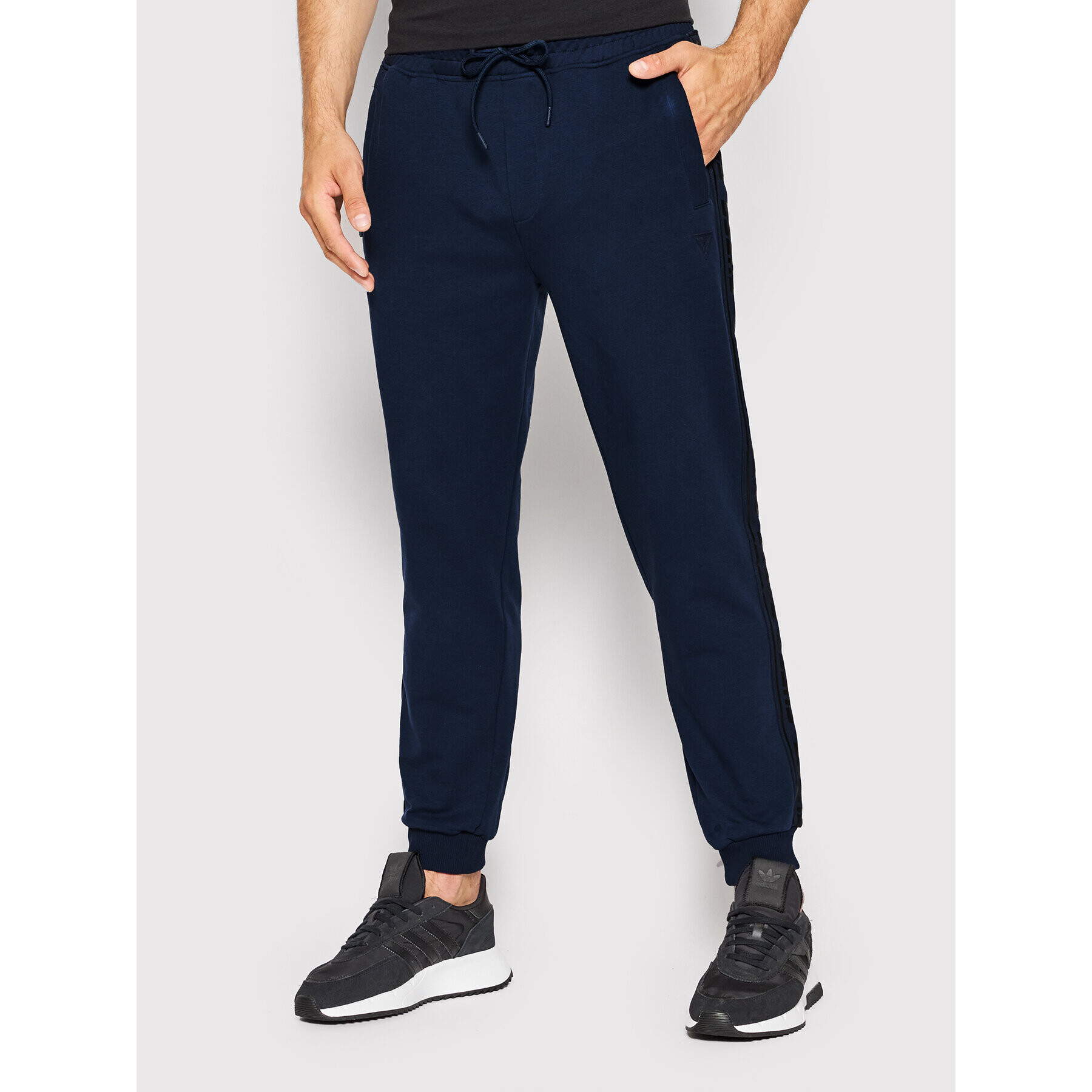 Guess Pantaloni trening Z2YB19 K6ZS1 Bleumarin Regular Fit - Pled.ro