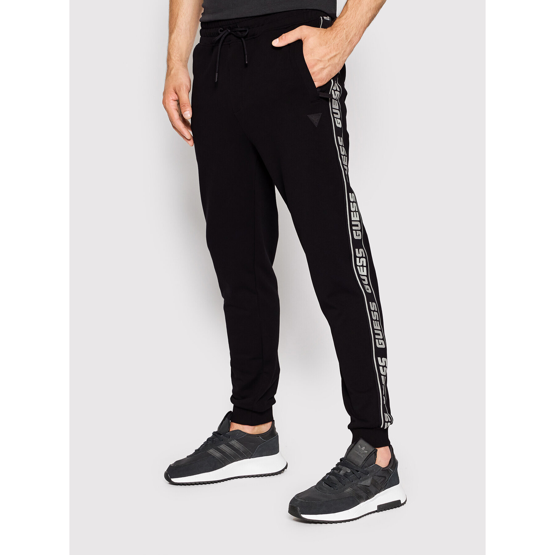 Guess Pantaloni trening Z2YB19 K6ZS1 Negru Regular Fit - Pled.ro