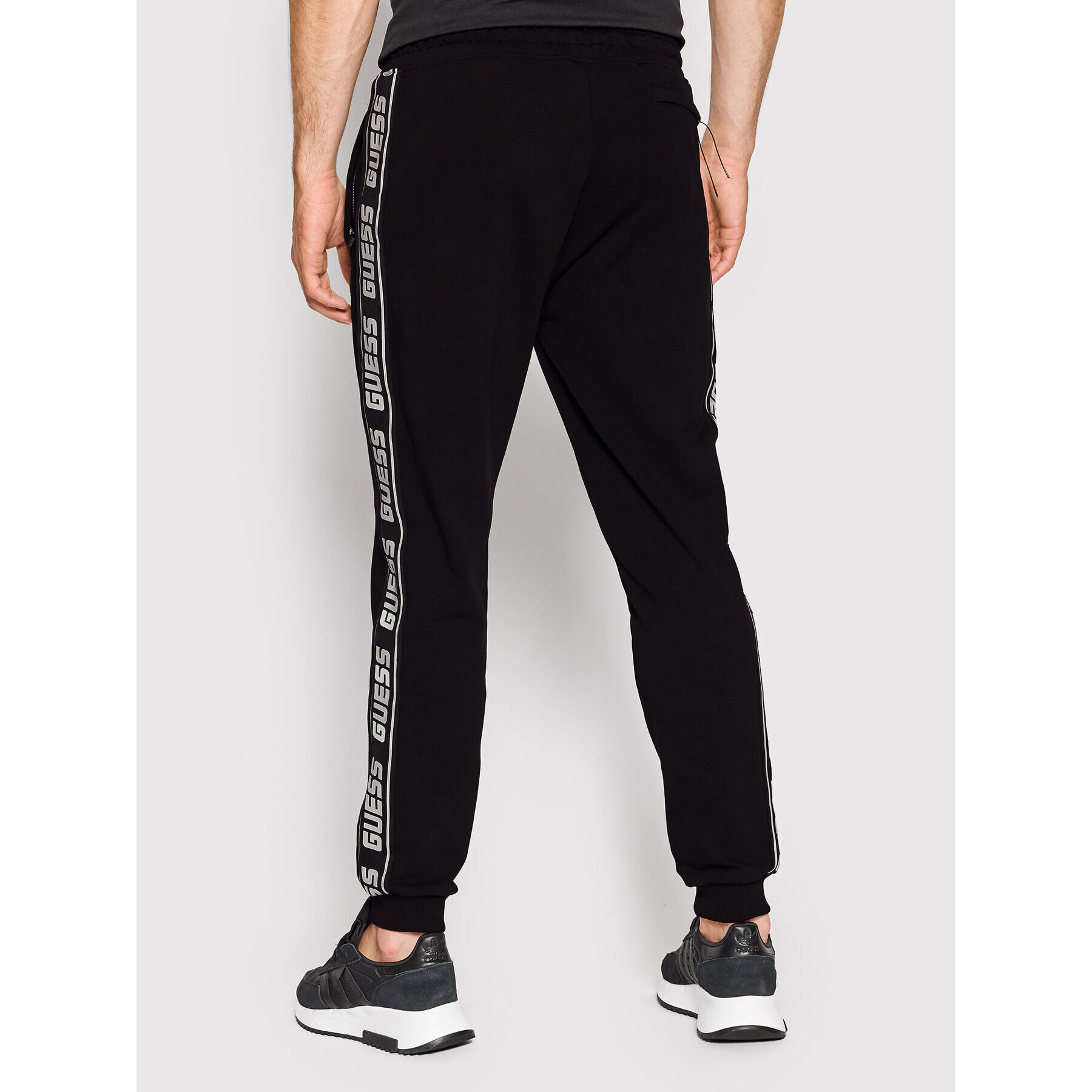 Guess Pantaloni trening Z2YB19 K6ZS1 Negru Regular Fit - Pled.ro