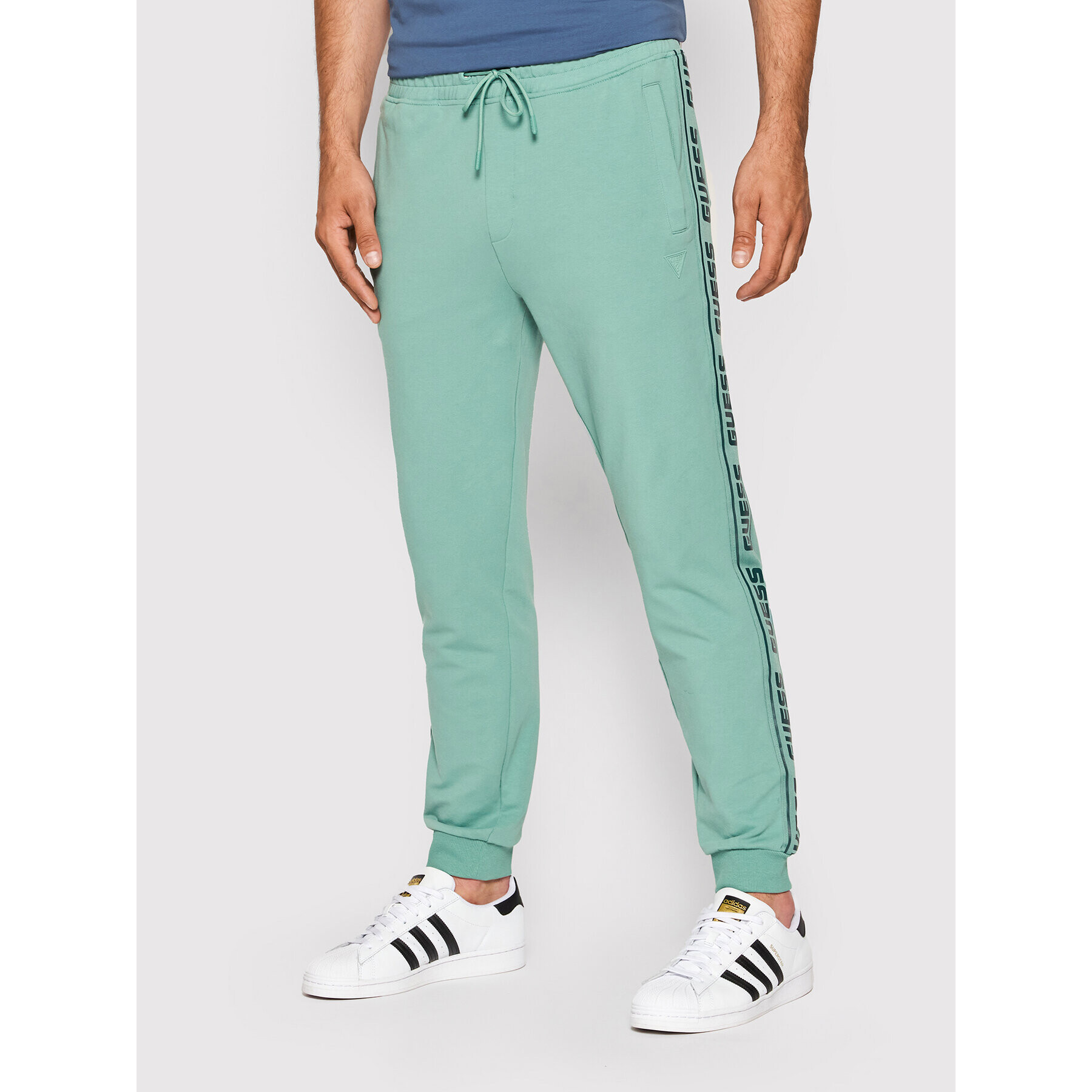 Guess Pantaloni trening Z2YB19 K6ZS1 Verde Regular Fit - Pled.ro