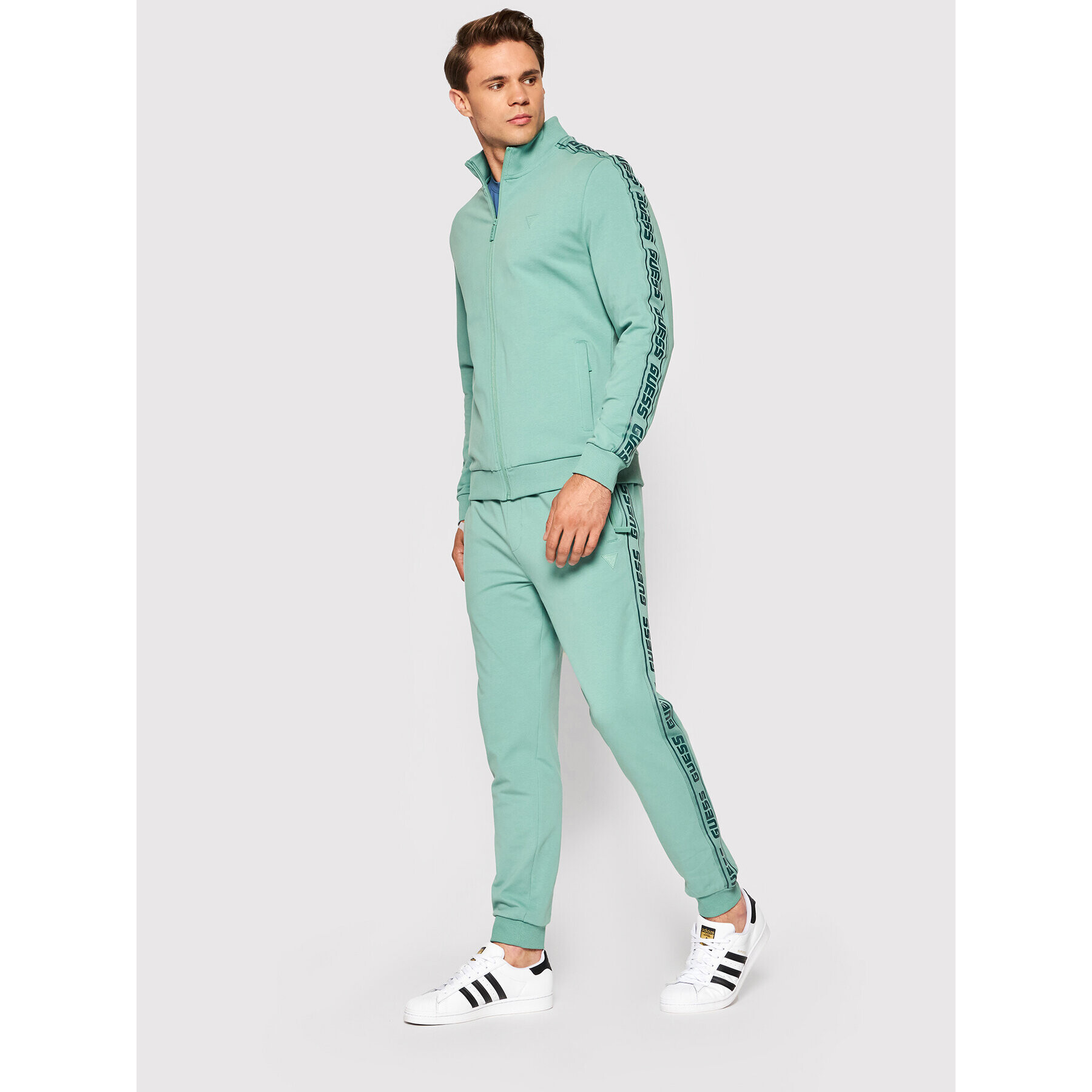 Guess Pantaloni trening Z2YB19 K6ZS1 Verde Regular Fit - Pled.ro