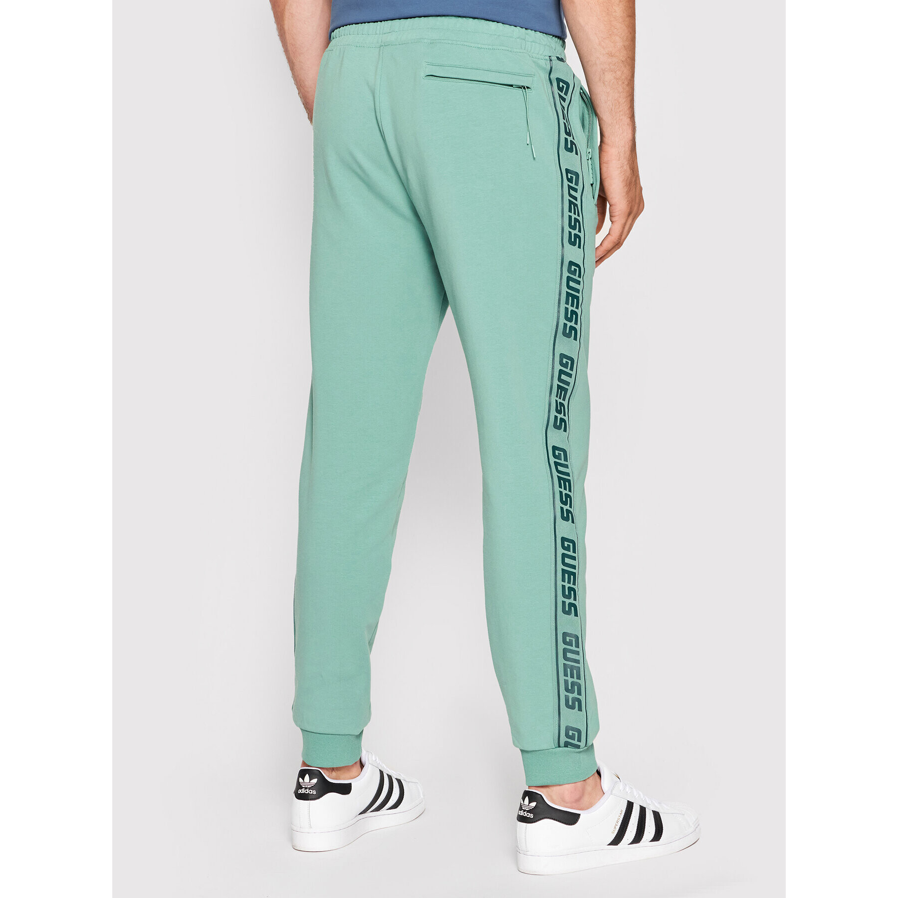 Guess Pantaloni trening Z2YB19 K6ZS1 Verde Regular Fit - Pled.ro