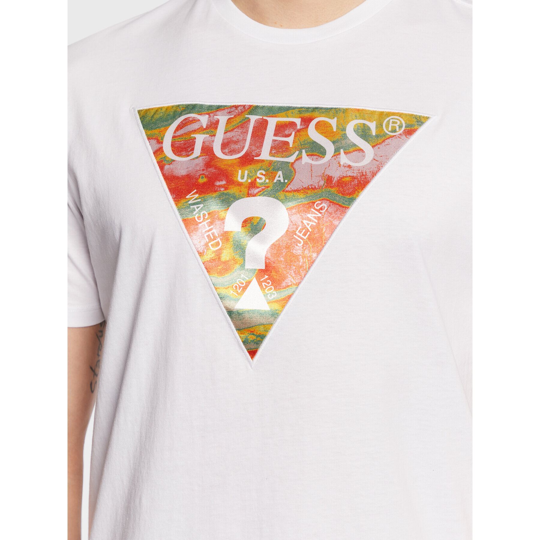 Guess Tricou Abstract Logo M3GI57 K9RM1 Alb Slim Fit - Pled.ro