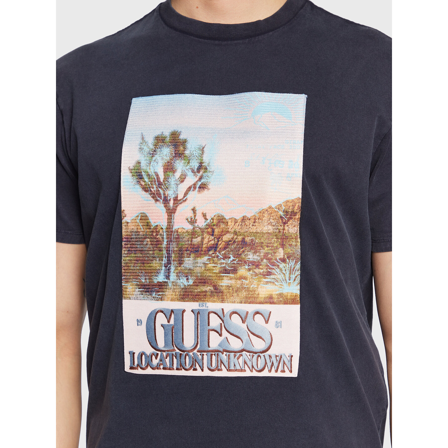 Guess Tricou Desert Photo M3GI74 KA260 Bleumarin Regular Fit - Pled.ro