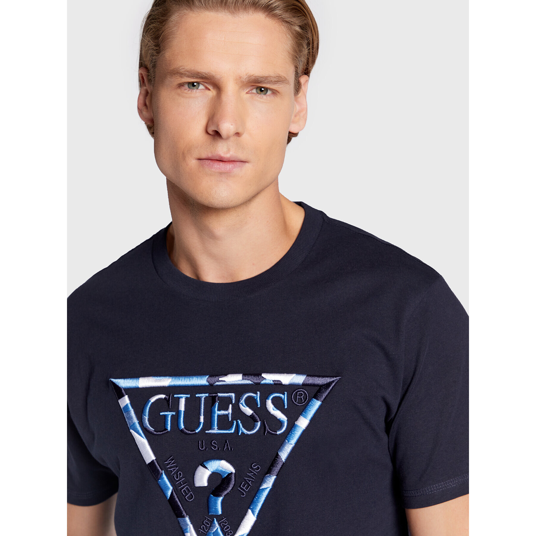 Guess Tricou Gad M2BI33 K8FQ4 Bleumarin Regular Fit - Pled.ro