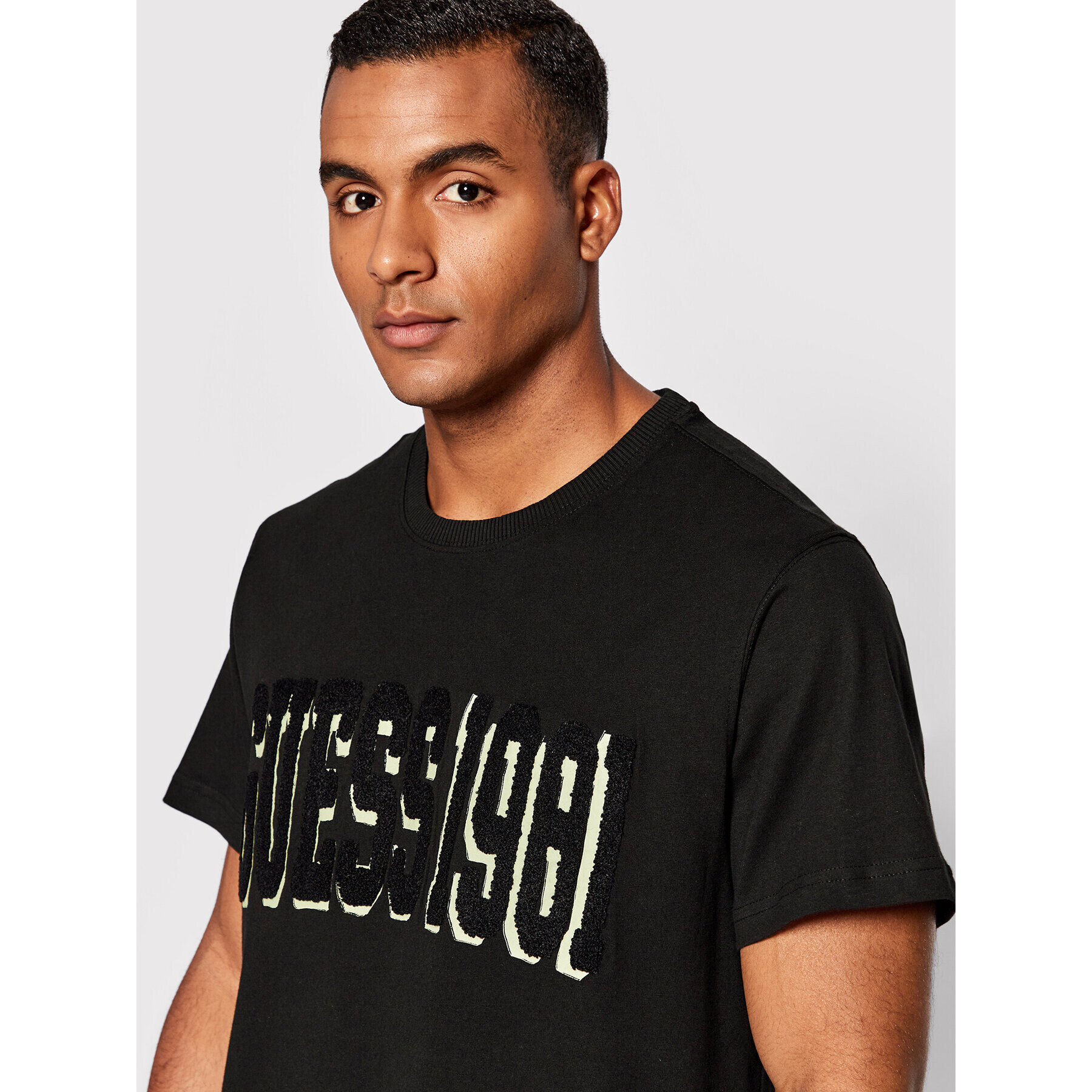 Guess Tricou M2YI29 K8FQ1 Negru Regular Fit - Pled.ro