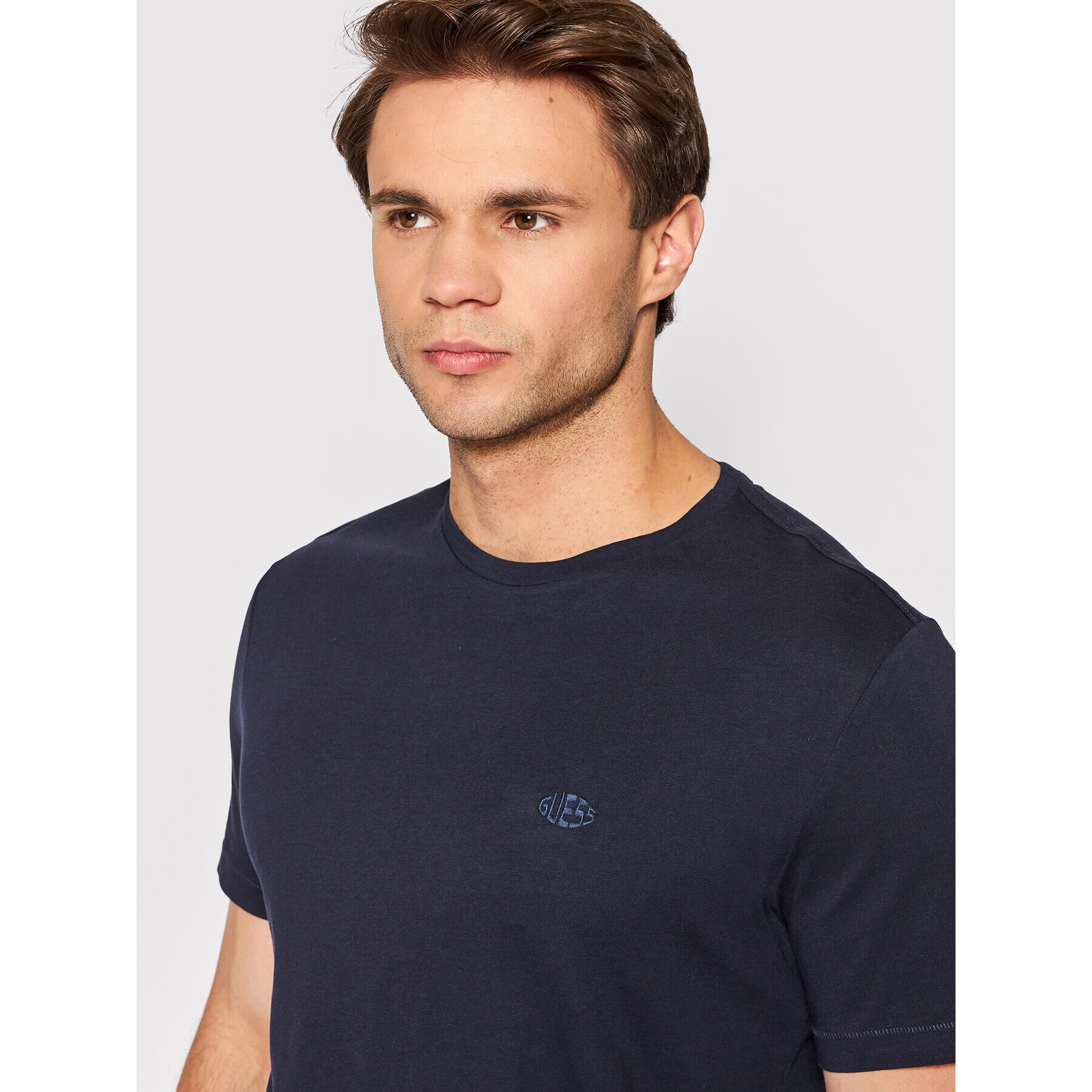 Guess Tricou M2YI40 KB7N1 Bleumarin Slim Fit - Pled.ro