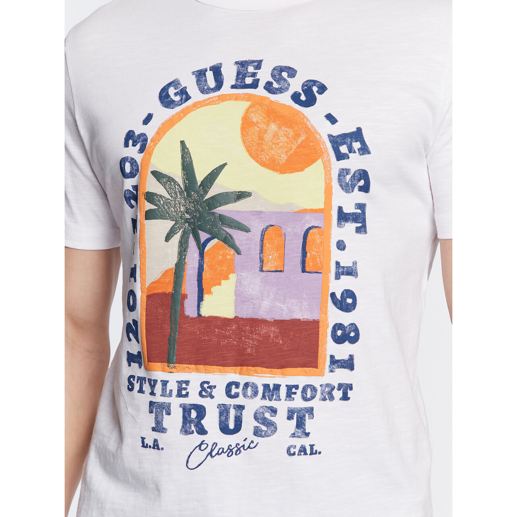 Guess Tricou Palm Window M3GI10 K6XN4 Alb Slim Fit - Pled.ro