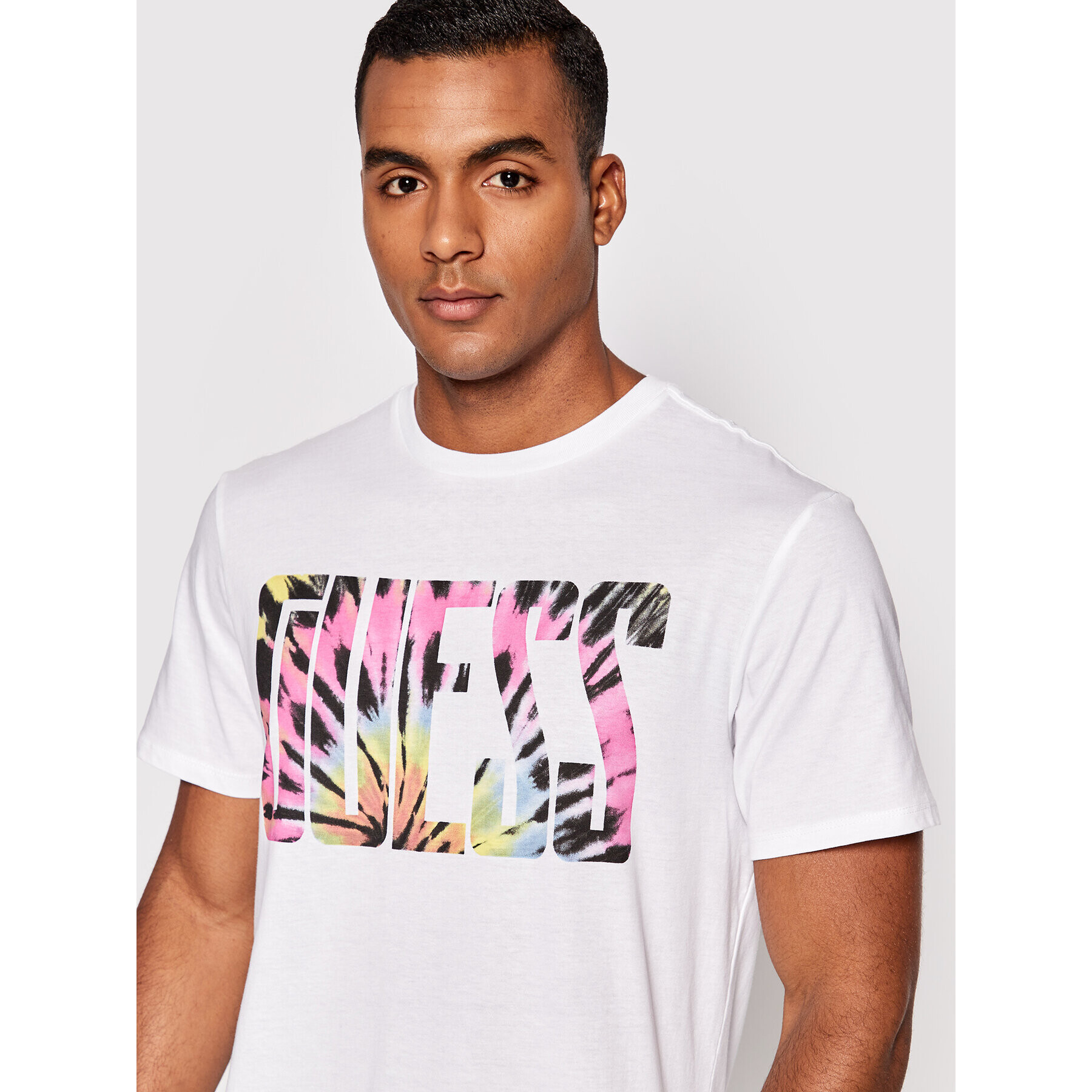 Guess Tricou Tie Die M2GI73 K9RM1 Alb Slim Fit - Pled.ro