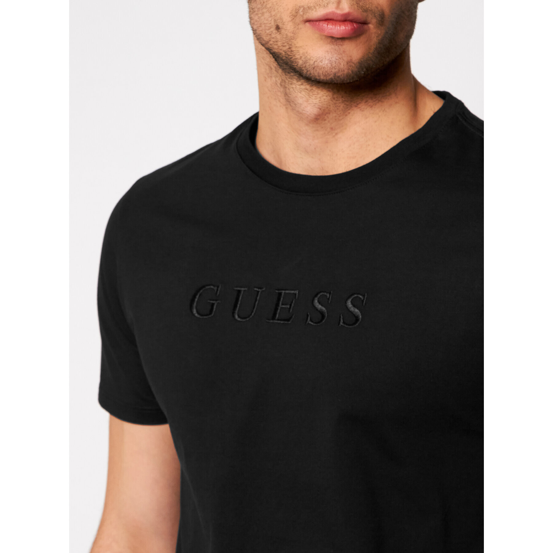 Guess Tricou Tone-On-Tone Logo M82P64 R7HD0 Negru Regular Fit - Pled.ro