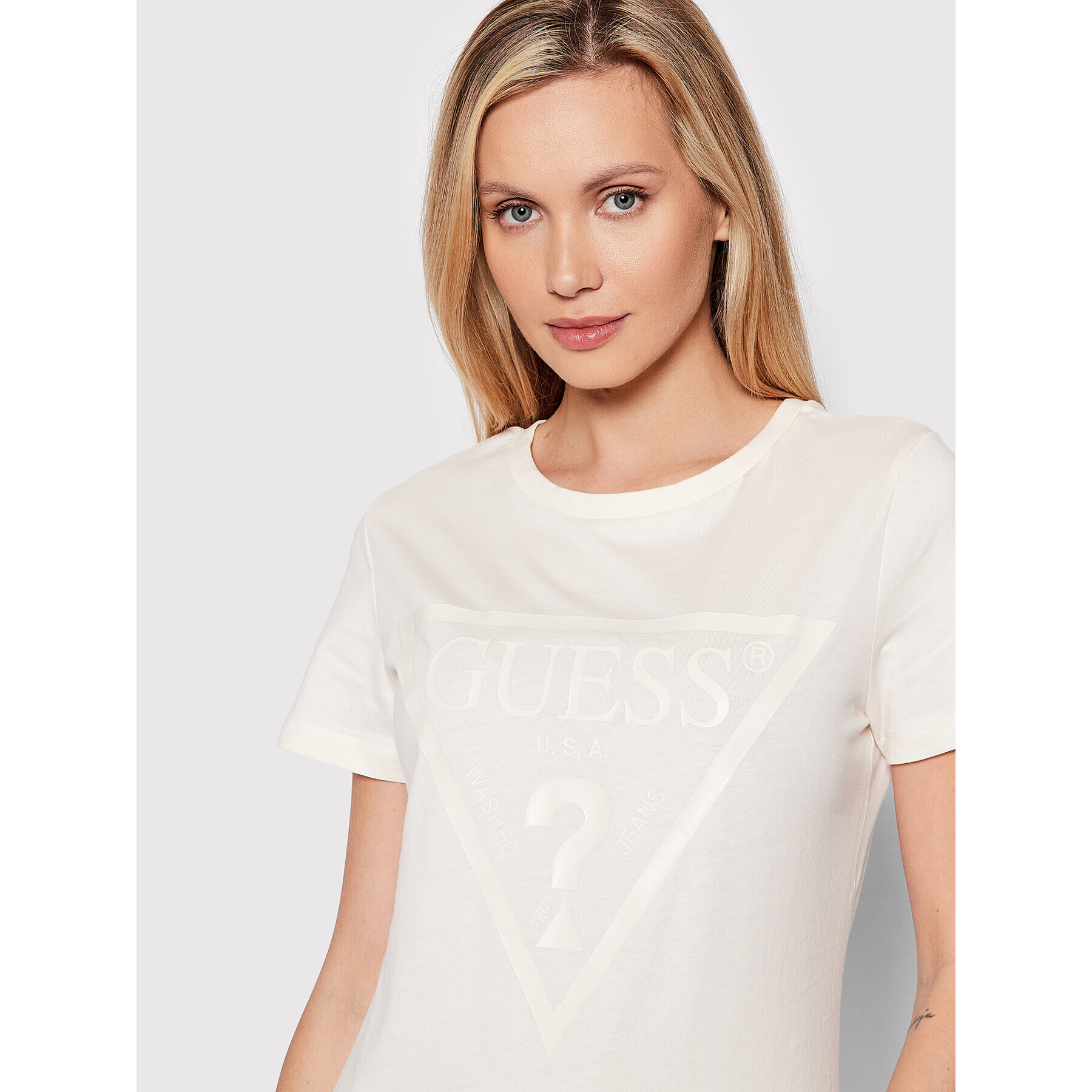 Guess Tricou V2RI13 K8HM0 Alb Regular Fit - Pled.ro