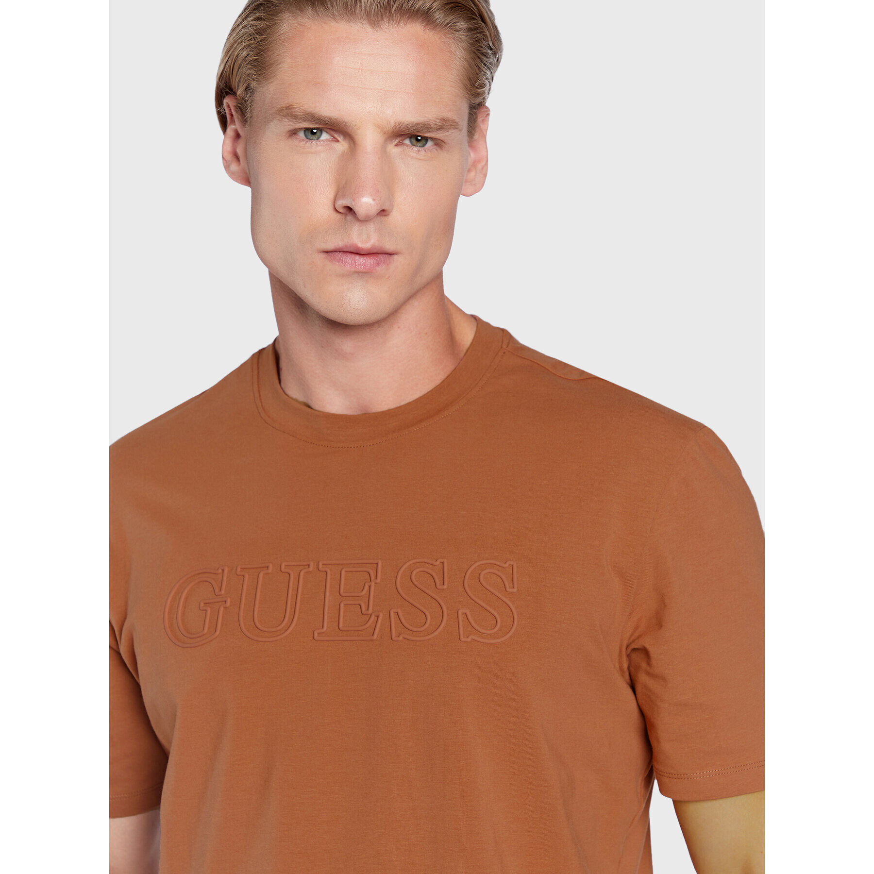 Guess Tricou Z2YI11 J1311 Maro Regular Fit - Pled.ro