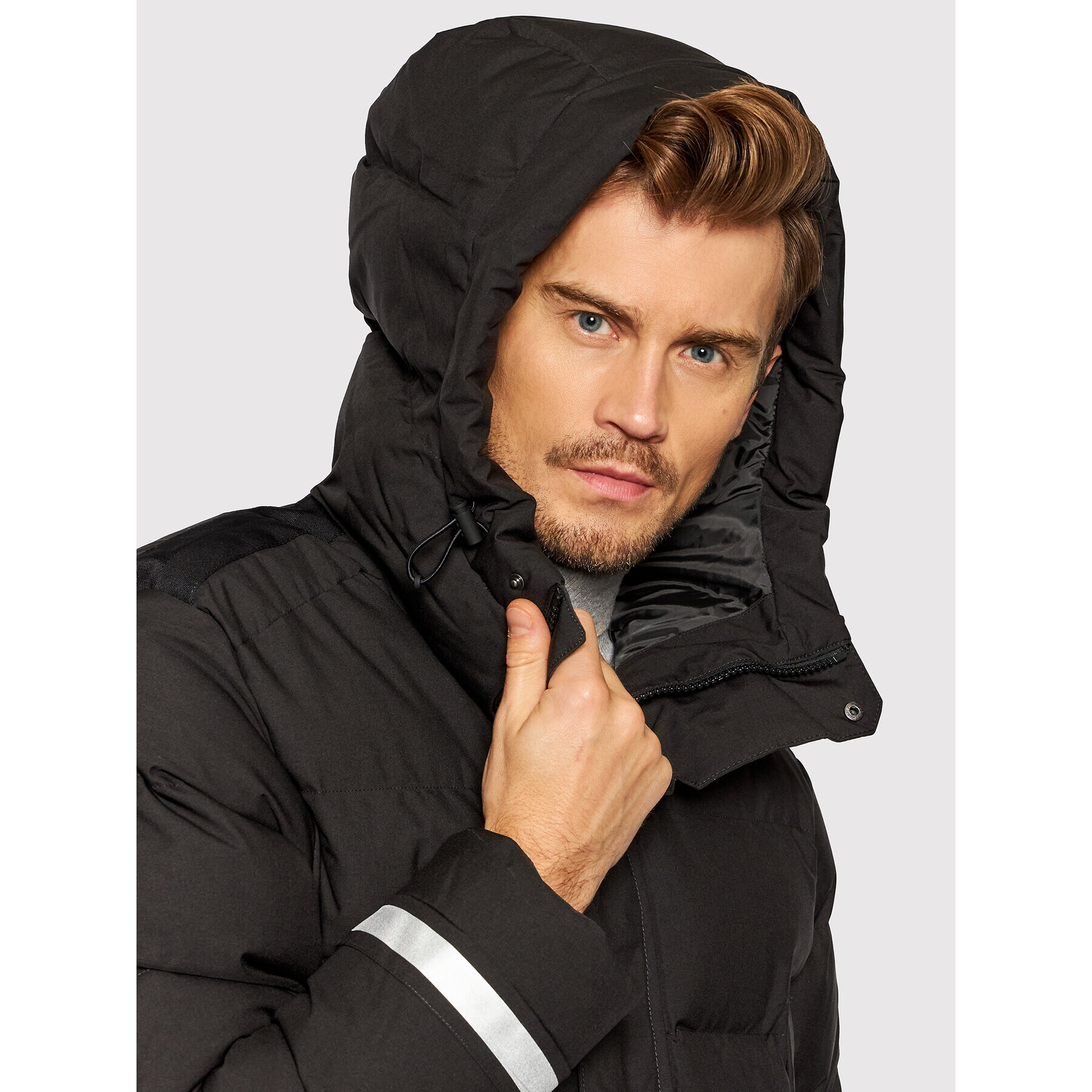 Helly Hansen Geacă din puf Alaska 53487 Negru Regular Fit - Pled.ro