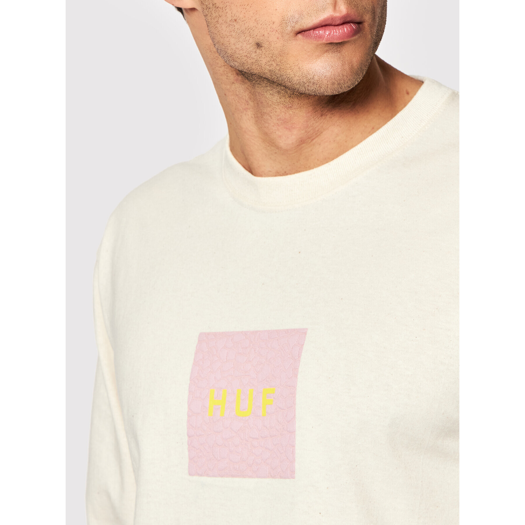 HUF Longsleeve Quake Logo TS01510 Bej Regular Fit - Pled.ro