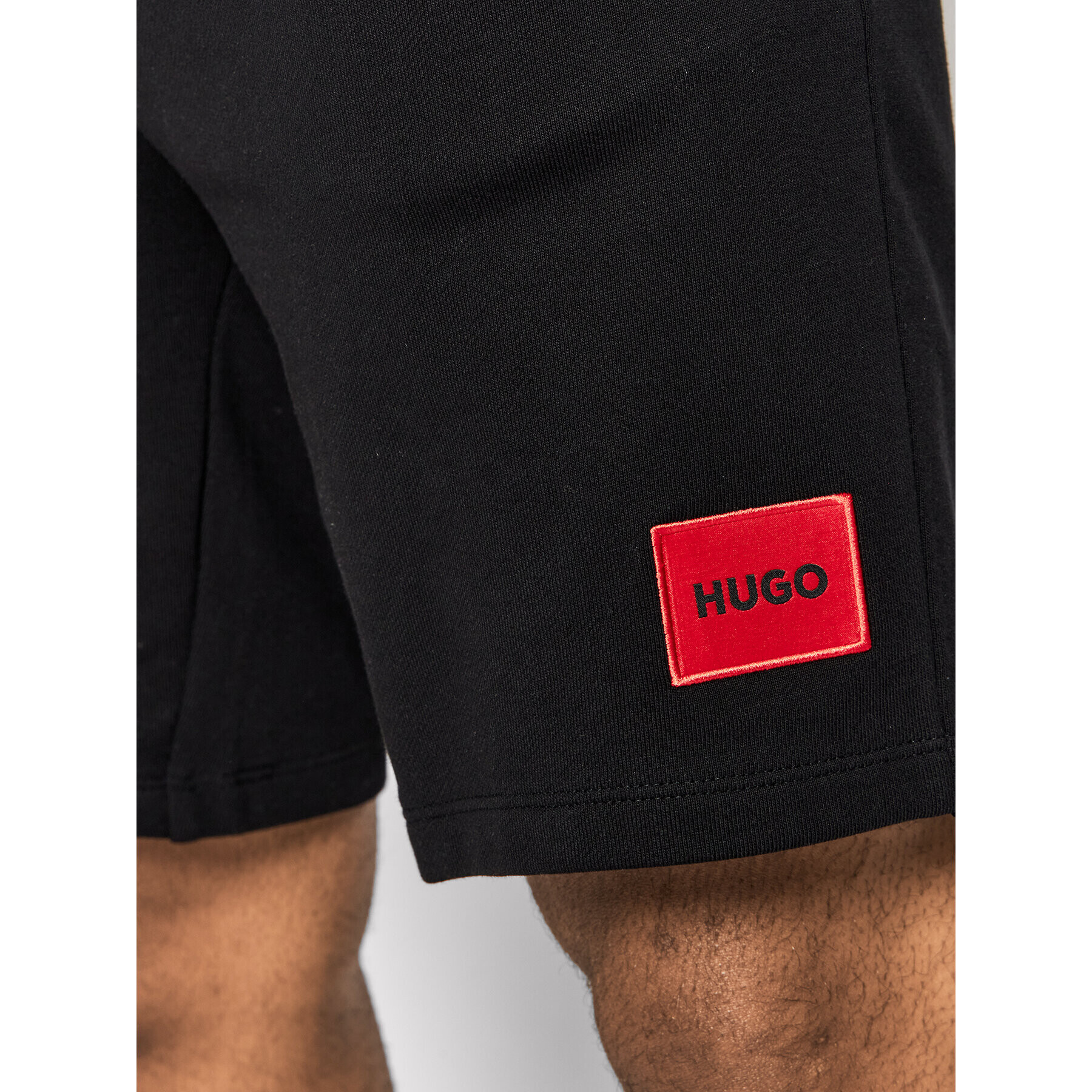 Hugo Pantaloni scurți sport Diz222 50466196 Negru Regular Fit - Pled.ro