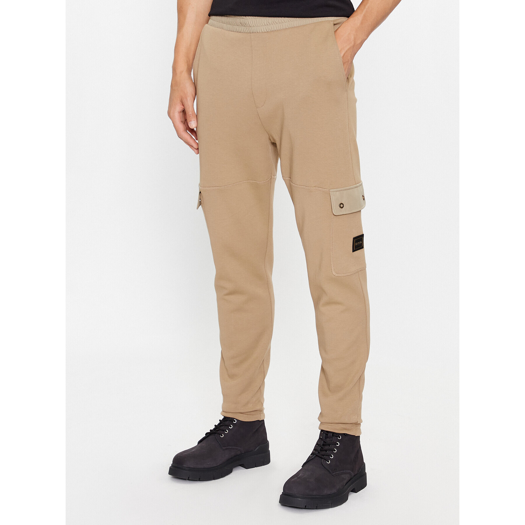 Hugo Pantaloni trening 50493044 Bej Relaxed Fit - Pled.ro