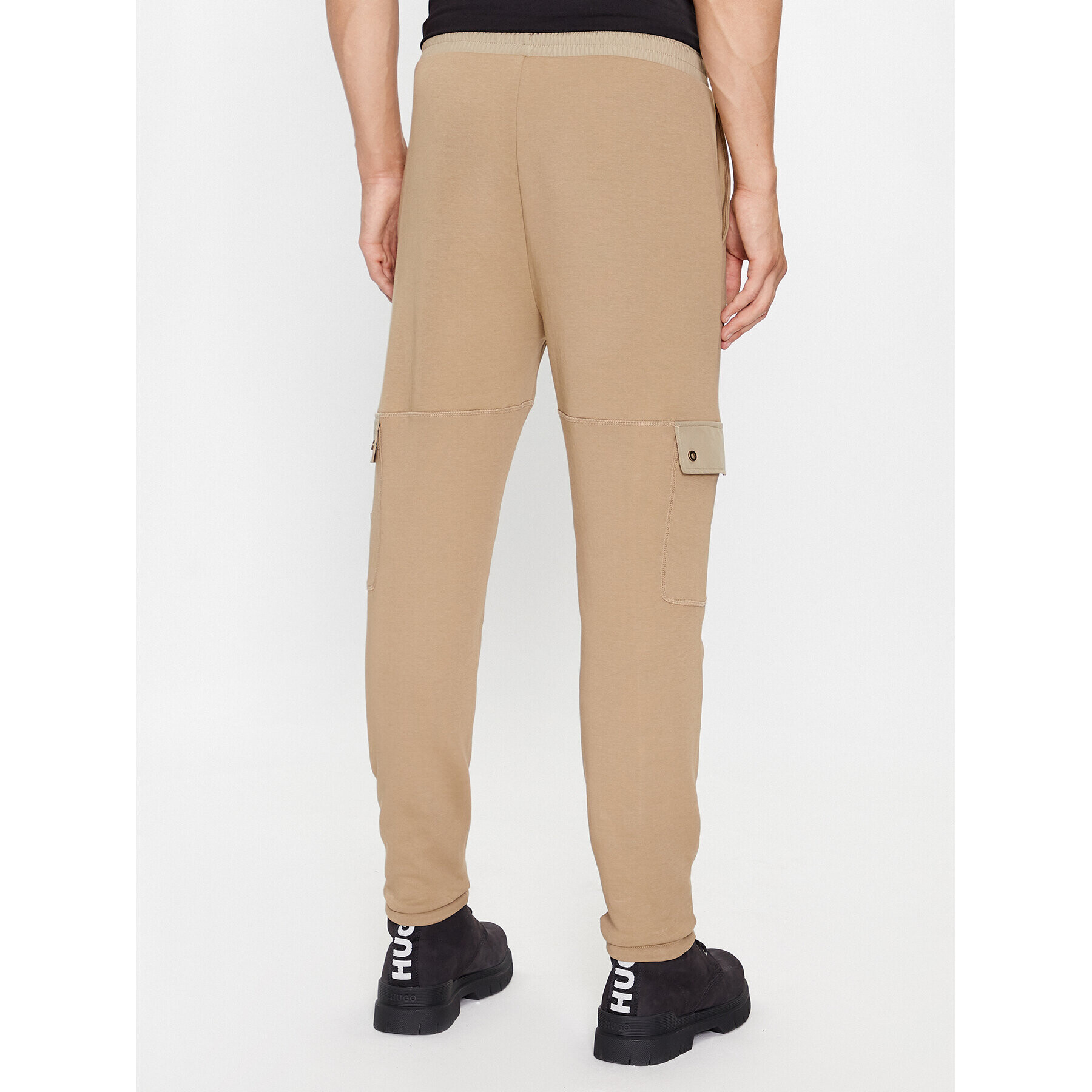 Hugo Pantaloni trening 50493044 Bej Relaxed Fit - Pled.ro