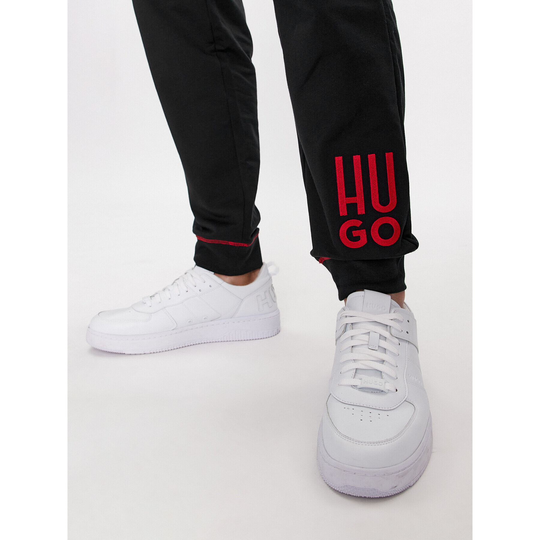 Hugo Pantaloni trening Logo 50510541 Negru Relaxed Fit - Pled.ro