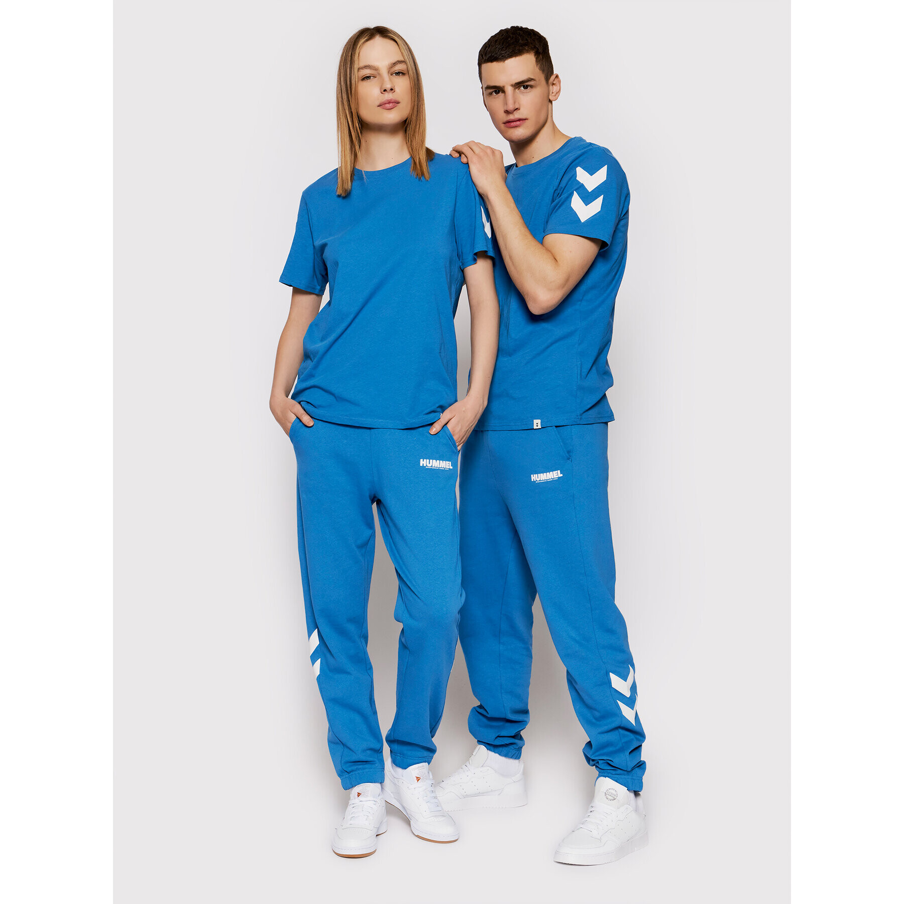 Hummel Pantaloni trening Unisex Legacy 214173 Albastru Regular Fit - Pled.ro