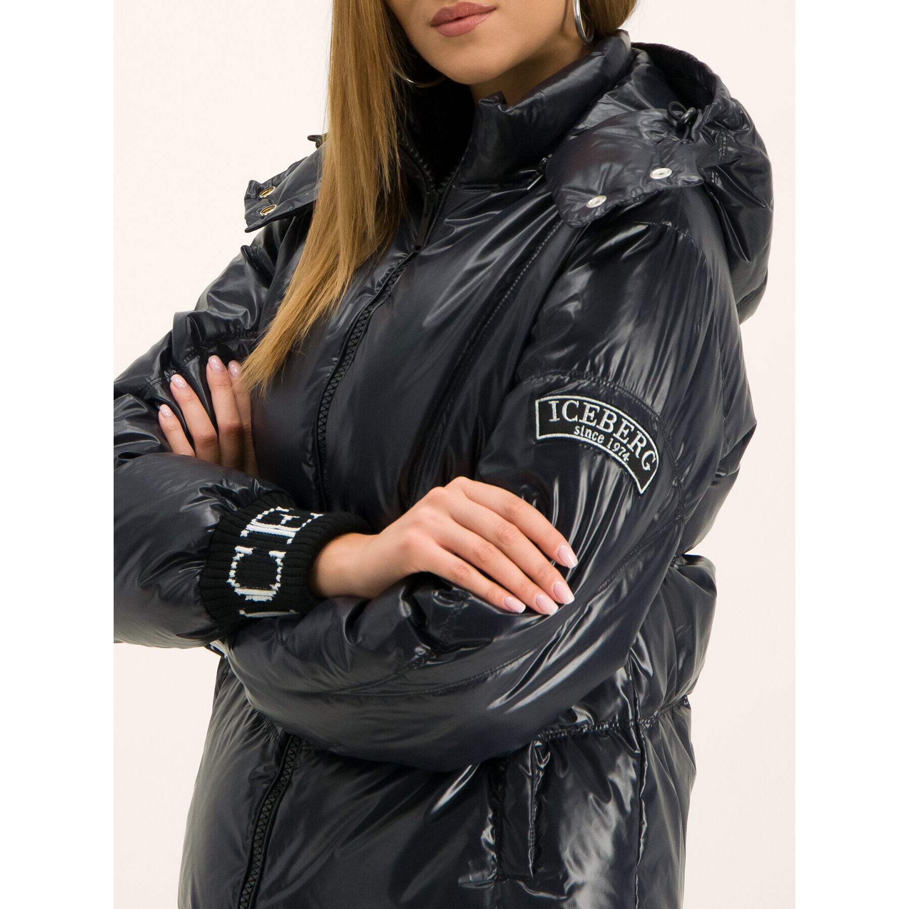 Iceberg Geacă din puf 19II2P0J0215930 Negru Regular Fit - Pled.ro