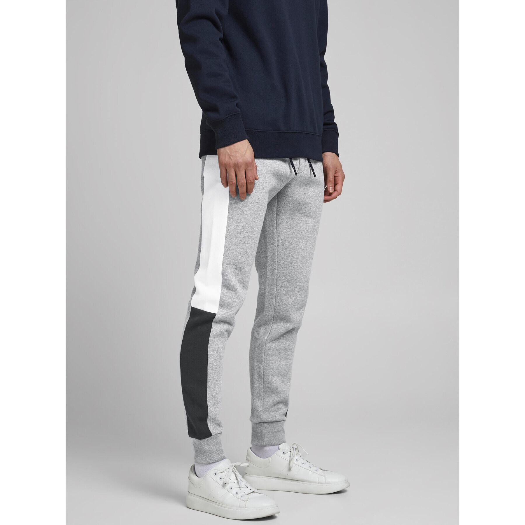 Jack&Jones Pantaloni trening Will 12197199 Gri Regular Fit - Pled.ro