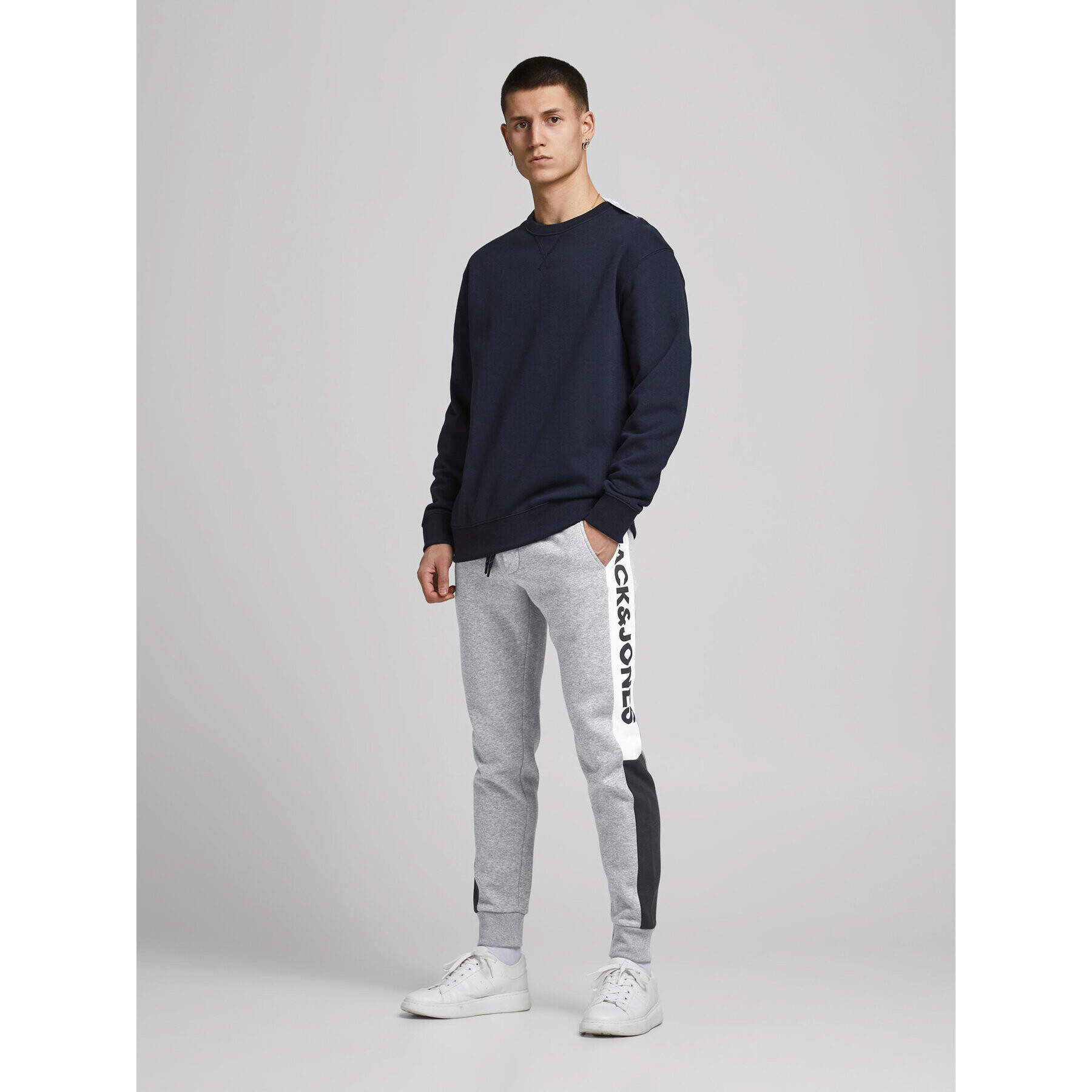 Jack&Jones Pantaloni trening Will 12197199 Gri Regular Fit - Pled.ro