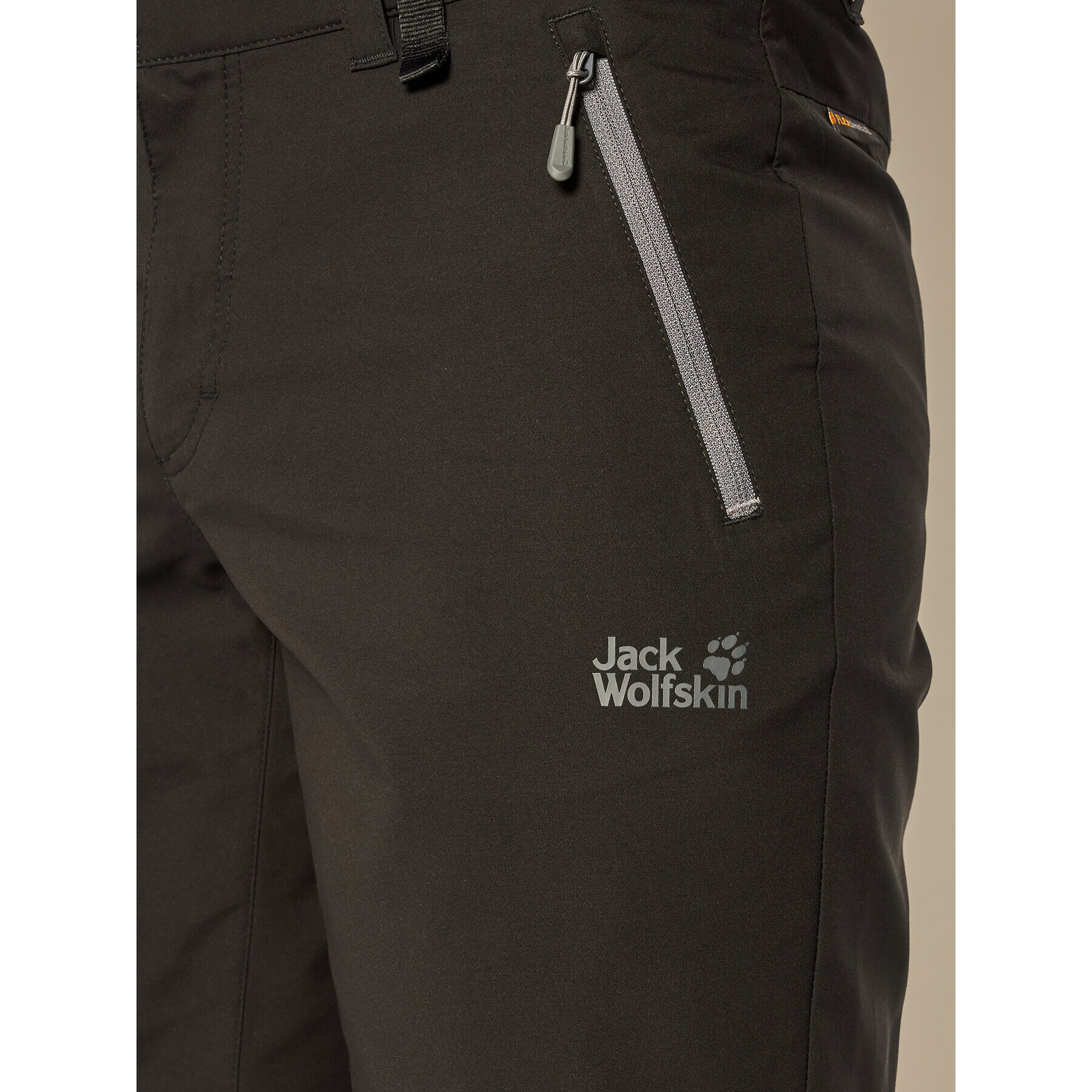 Jack Wolfskin Pantaloni scurți sport Active Track 1503791 Negru Regular Fit - Pled.ro