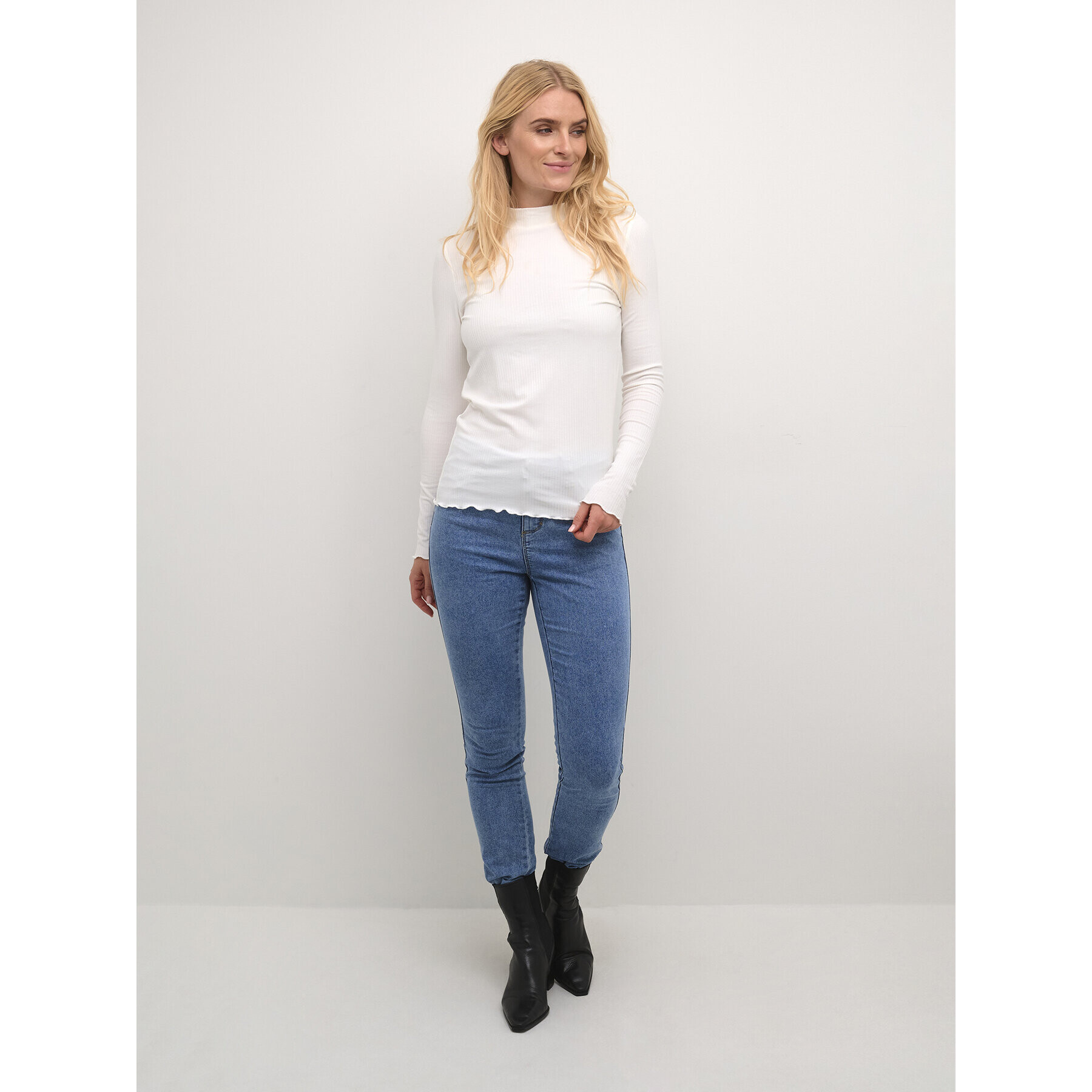 Kaffe Bluză Kadrew Turtleneck 10507922 Alb Shaped Fit - Pled.ro