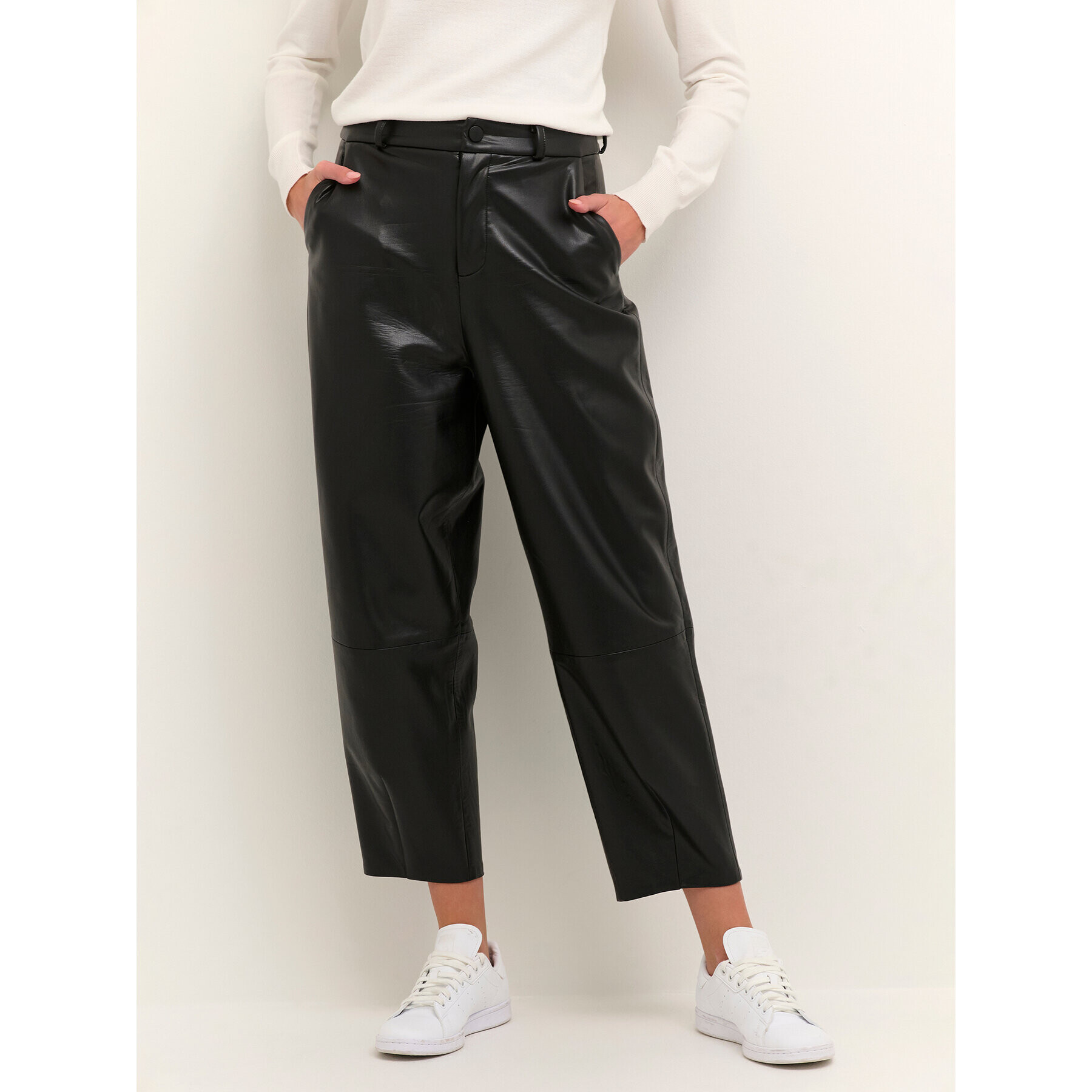 Kaffe Pantaloni din imitație de piele Bimmy 10507194 Negru Loose Fit - Pled.ro