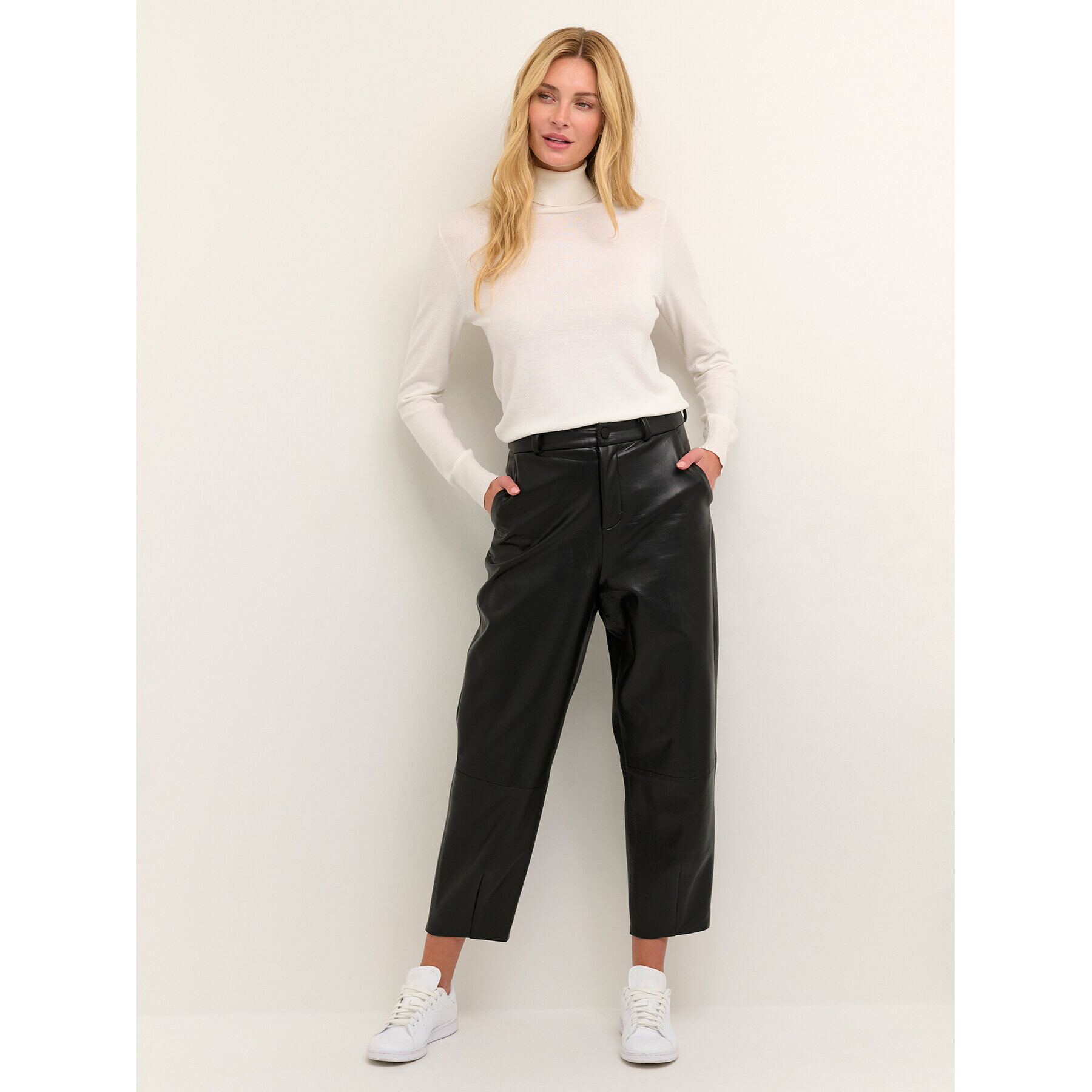 Kaffe Pantaloni din imitație de piele Bimmy 10507194 Negru Loose Fit - Pled.ro