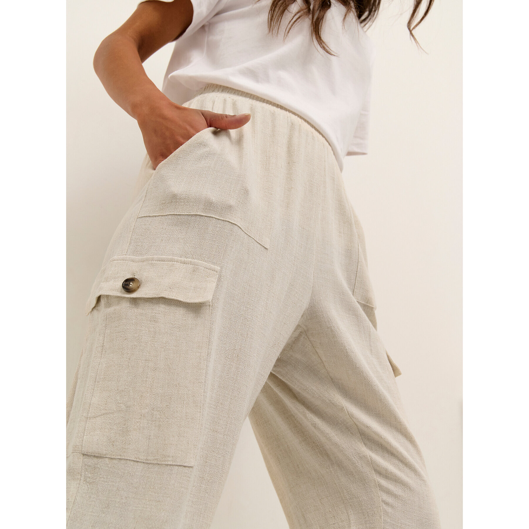 Kaffe Pantaloni din material Liny 10505458 Bej Relaxed Fit - Pled.ro