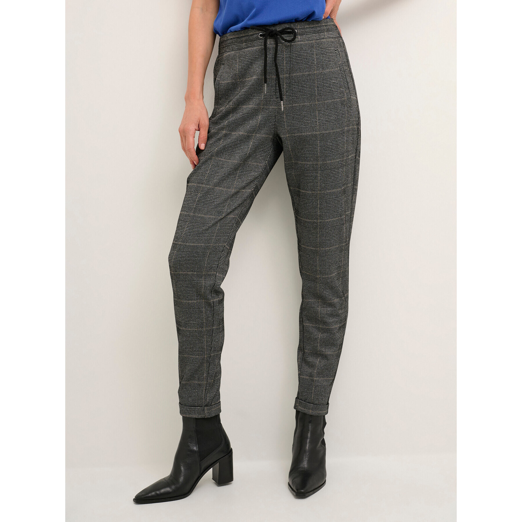 Kaffe Pantaloni din material Lizza 10507022 Gri Regular Fit - Pled.ro