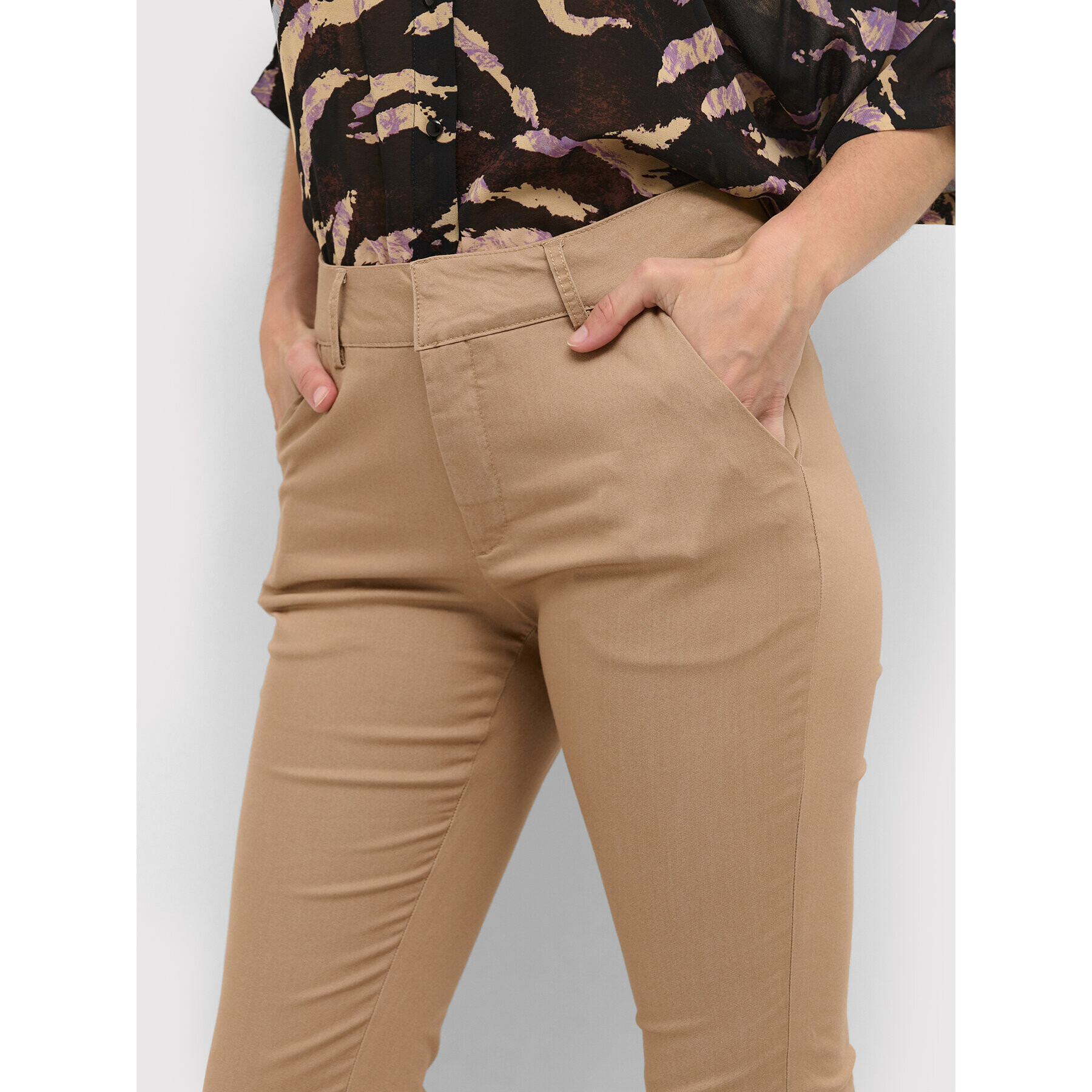 Kaffe Pantaloni din material Mette 10506121 Maro Regular Fit - Pled.ro