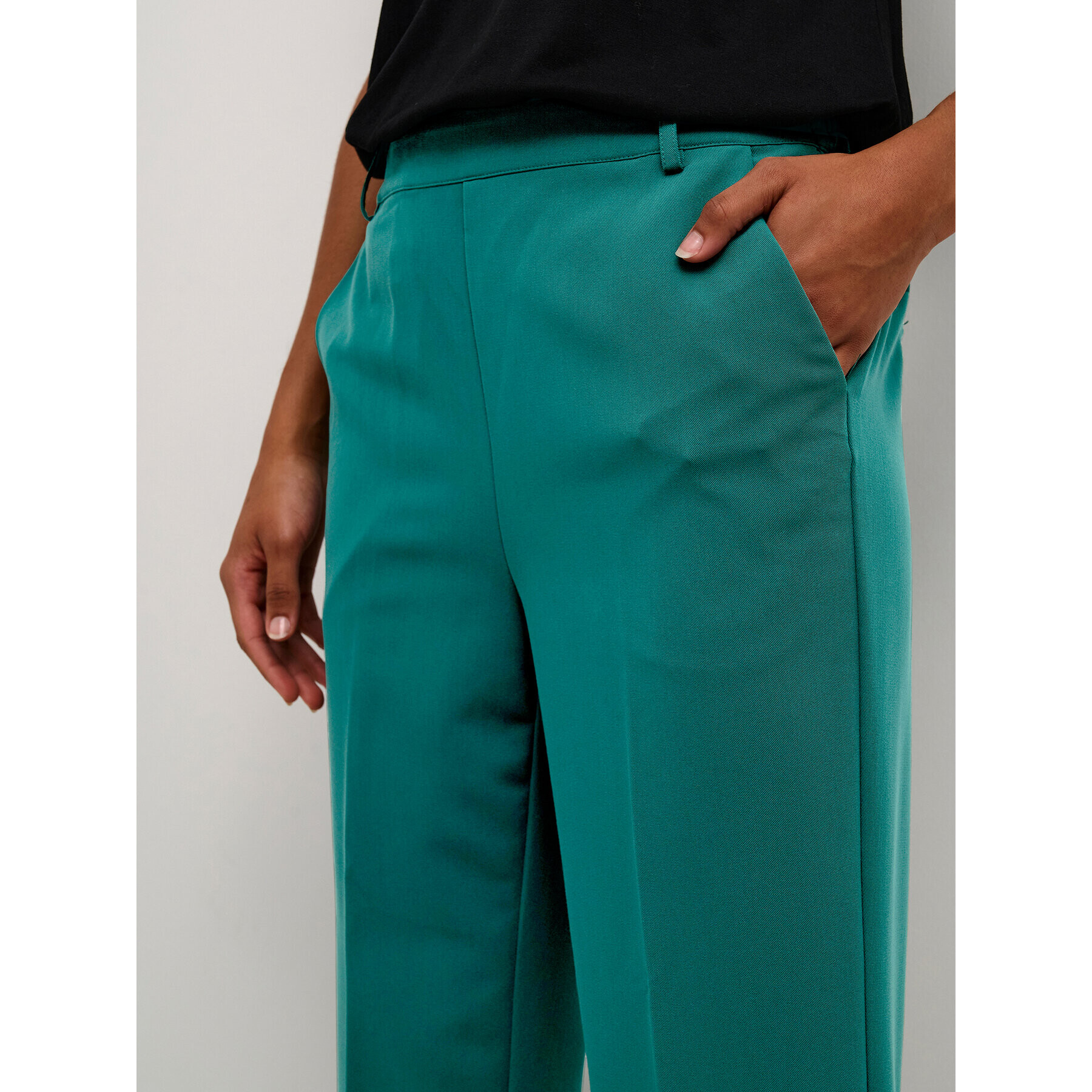 Kaffe Pantaloni din material Sakura 10506127 Verde Relaxed Fit - Pled.ro