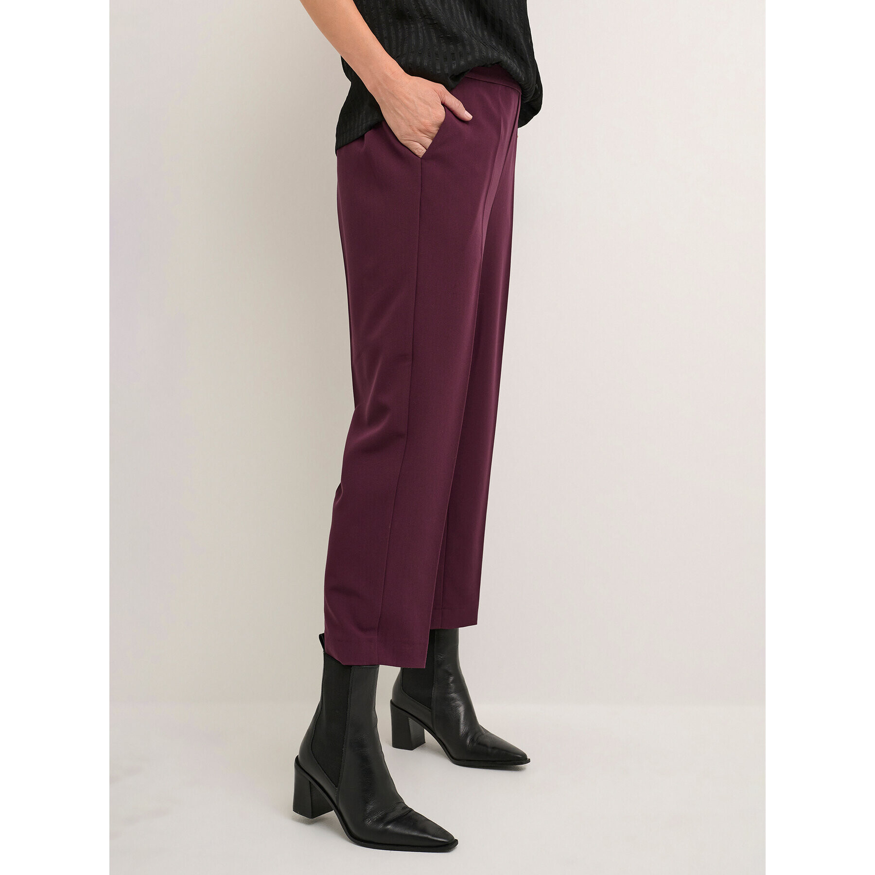 Kaffe Pantaloni din material Sakura 10506127 Violet Relaxed Fit - Pled.ro