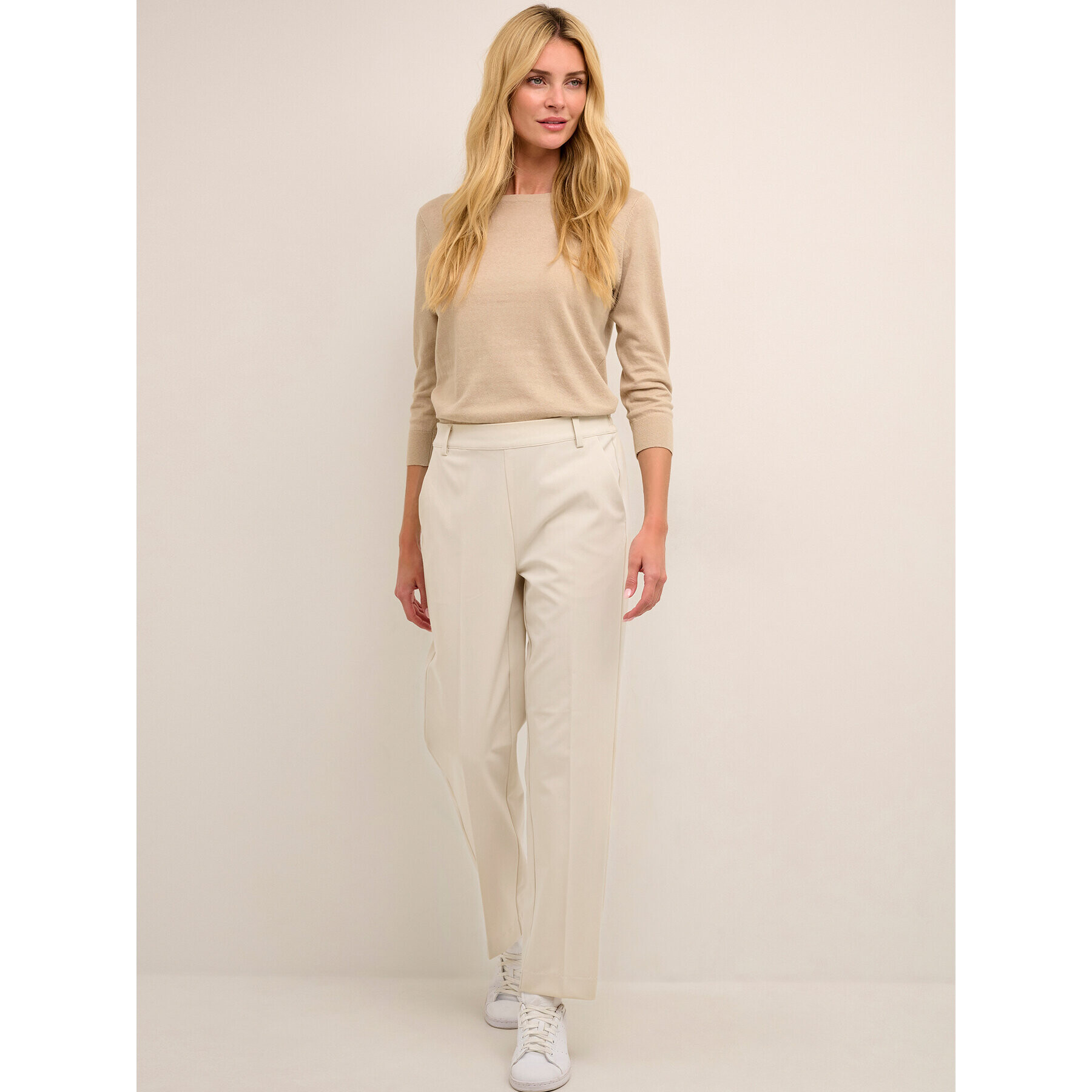 Kaffe Pantaloni din material Sakura 10506858 Alb Relaxed Fit - Pled.ro