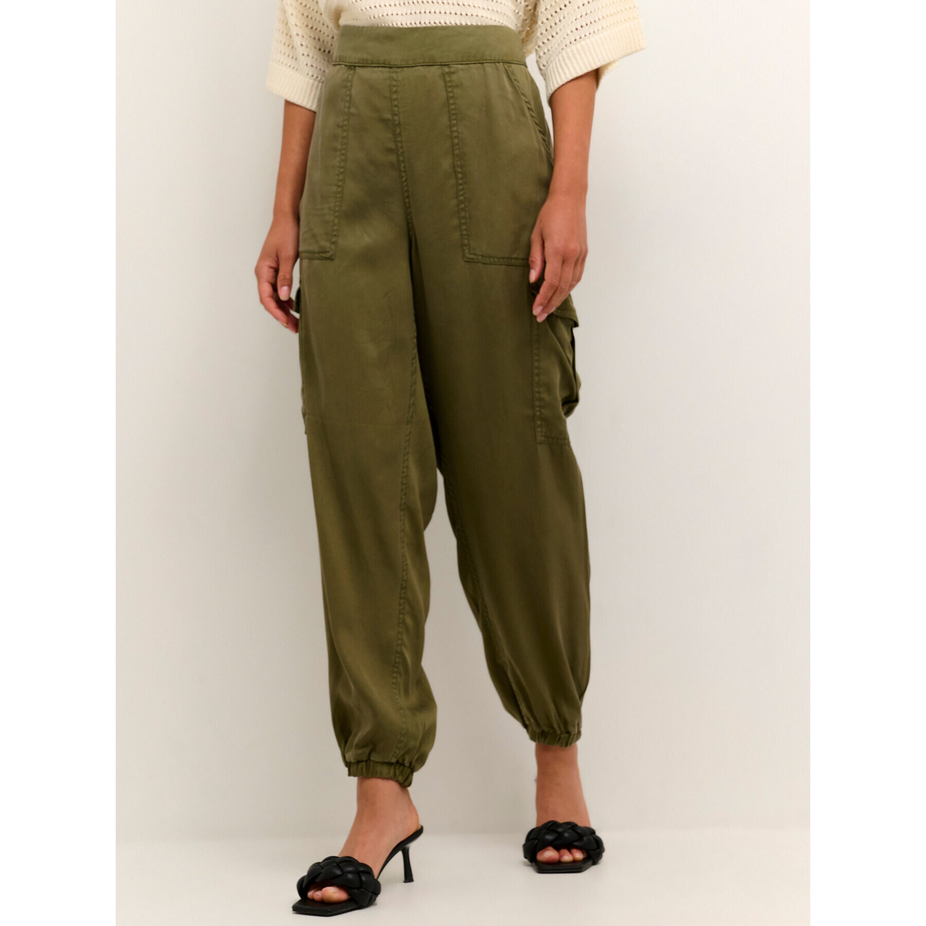 Kaffe Pantaloni din material Zilia 10507507 Verde Relaxed Fit - Pled.ro