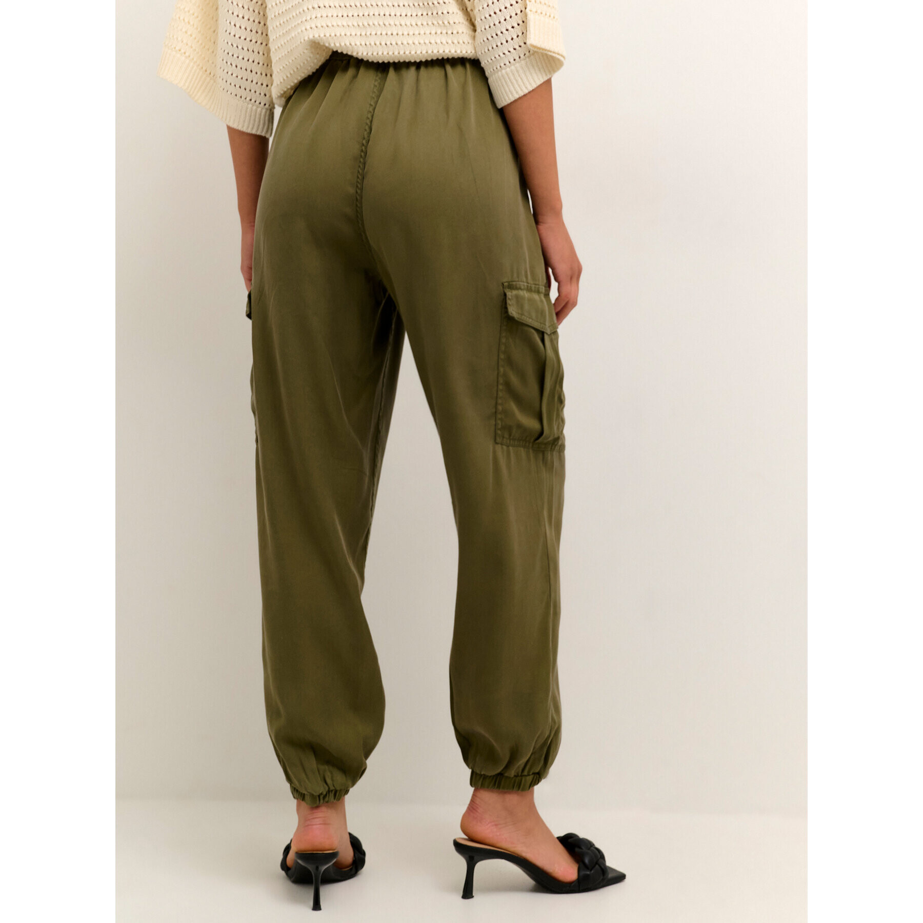 Kaffe Pantaloni din material Zilia 10507507 Verde Relaxed Fit - Pled.ro