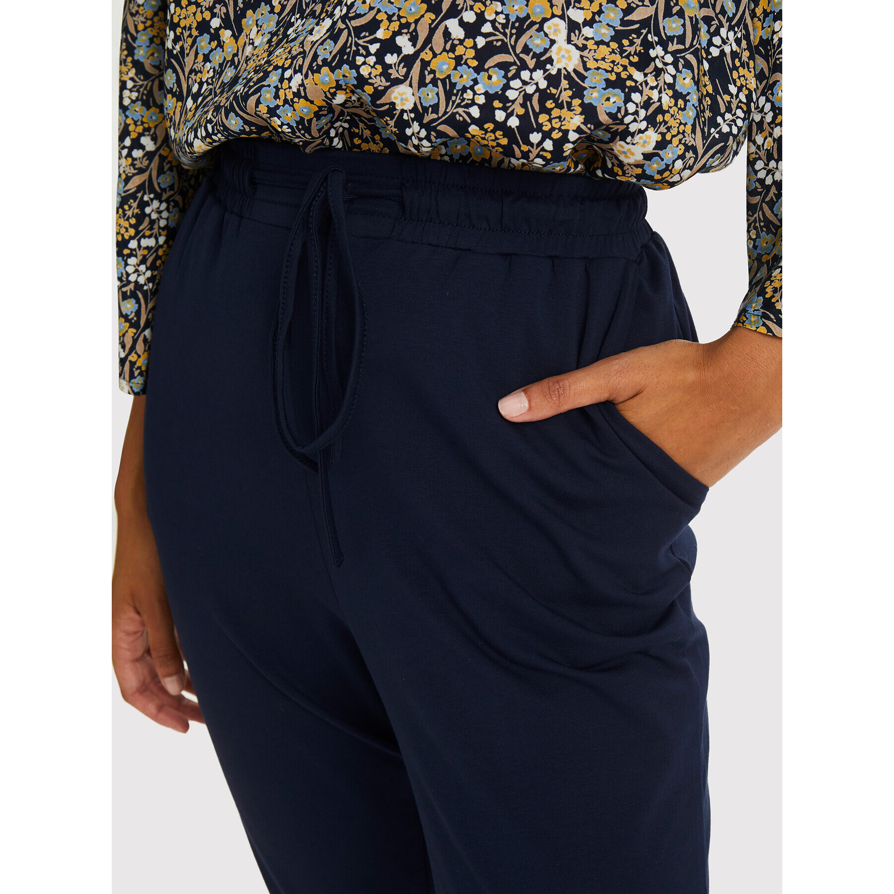 Kaffe Pantaloni trening Linda 10550279 Bleumarin Slim Fit - Pled.ro