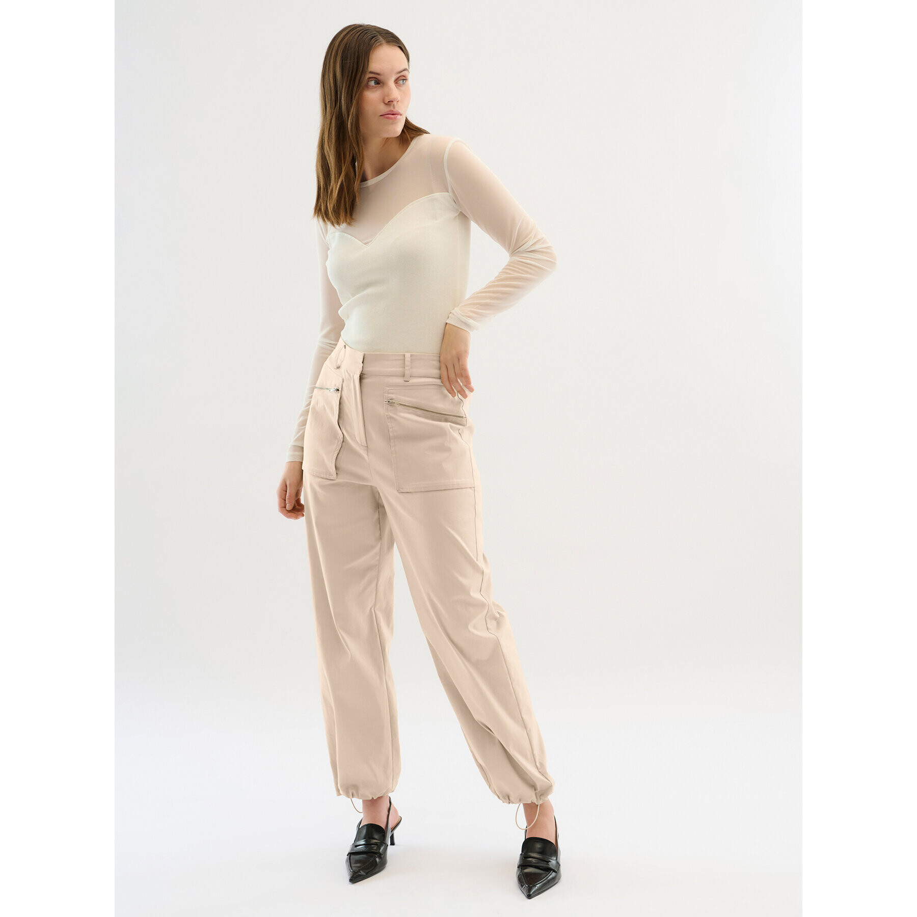 Karen by Simonsen Pantaloni din material Maddie 10104748 Bej Relaxed Fit - Pled.ro