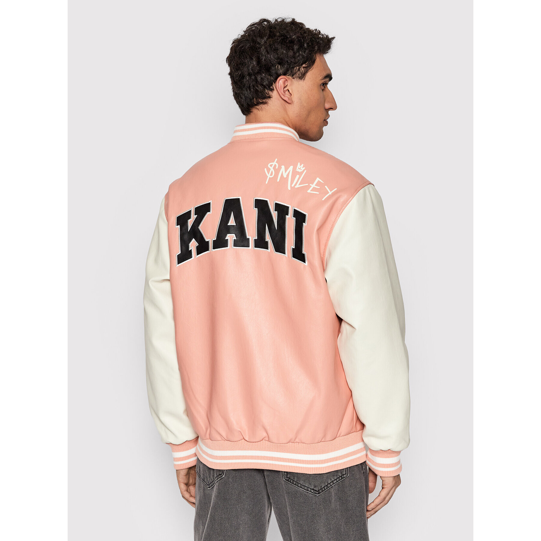 Karl Kani Geacă din imitație de piele Block Scribble College 6085139 Roz Regular Fit - Pled.ro