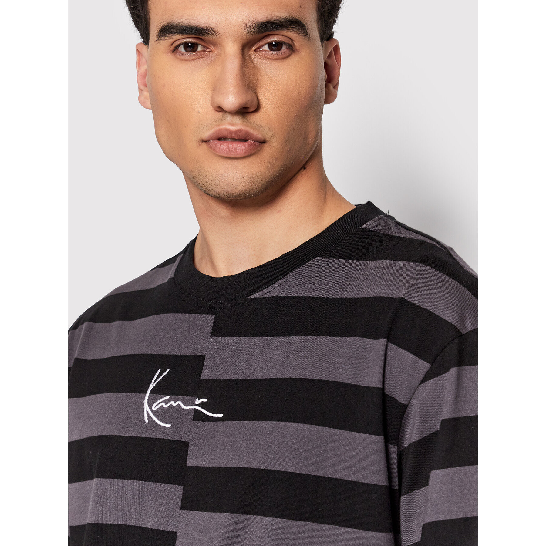 Karl Kani Tricou Small Signature Split Stripe 6033291 Gri Regular Fit - Pled.ro