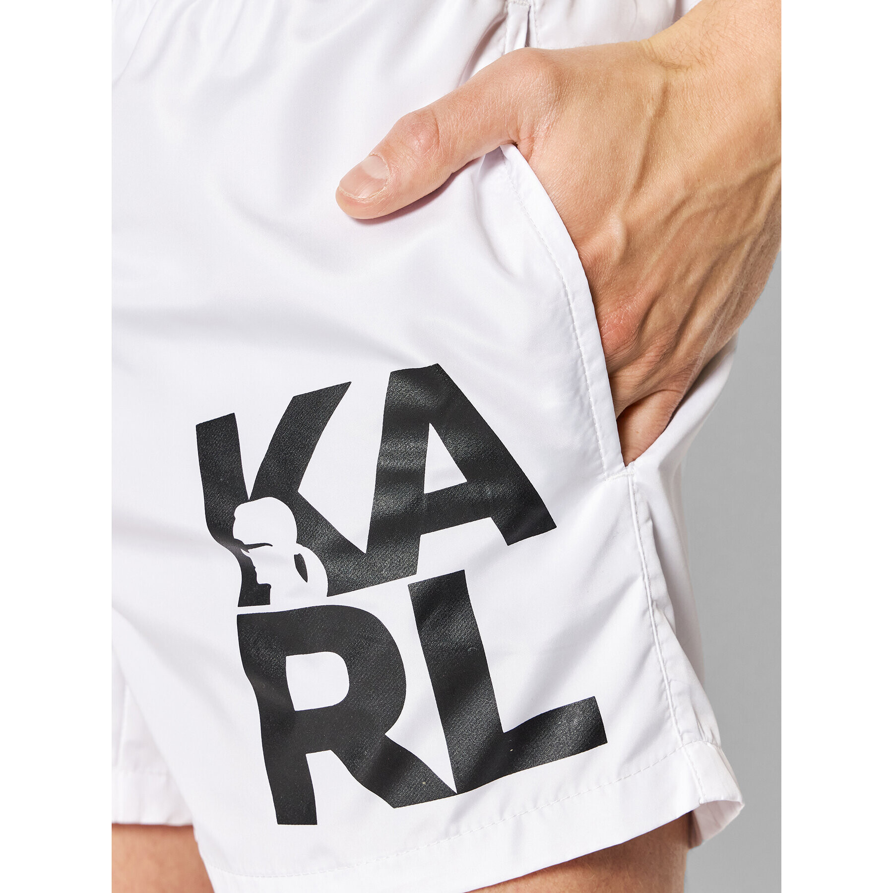 KARL LAGERFELD Pantaloni scurți pentru înot Carry Over KL22MBS08 Alb Regular Fit - Pled.ro