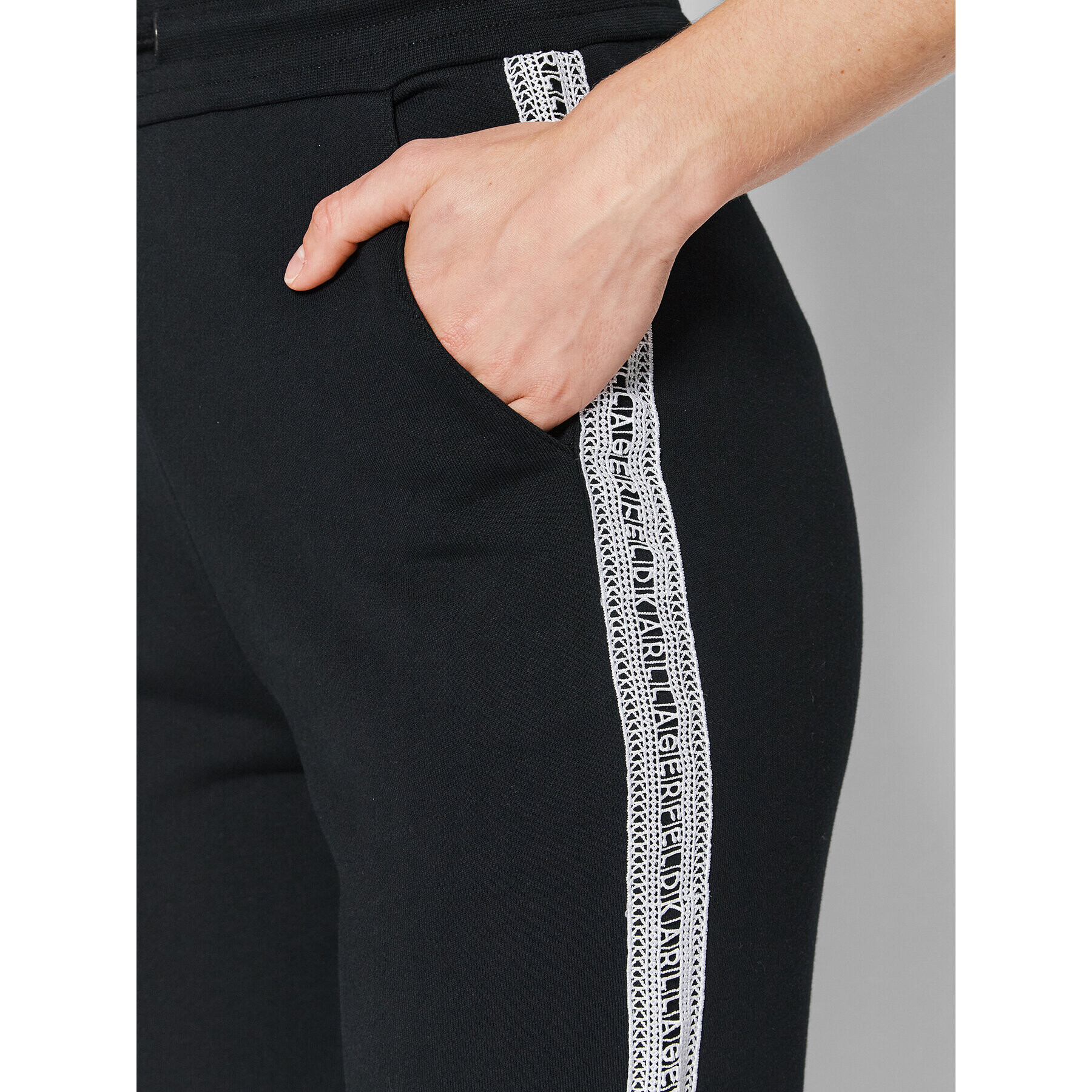 KARL LAGERFELD Pantaloni trening Logo Tape 221W1054 Negru Regular Fit - Pled.ro