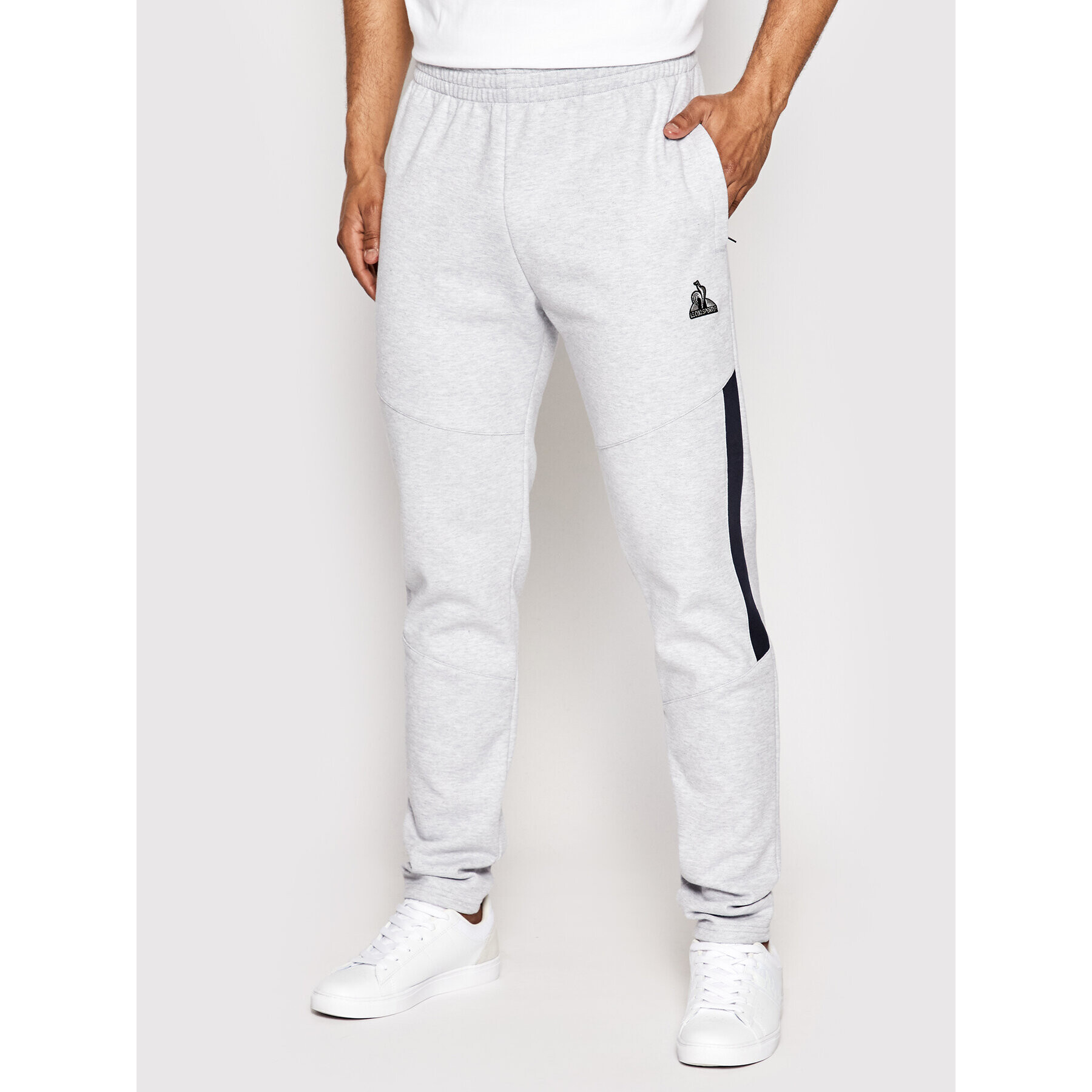 Le Coq Sportif Pantaloni trening 2210472 Gri Tapered Fit - Pled.ro