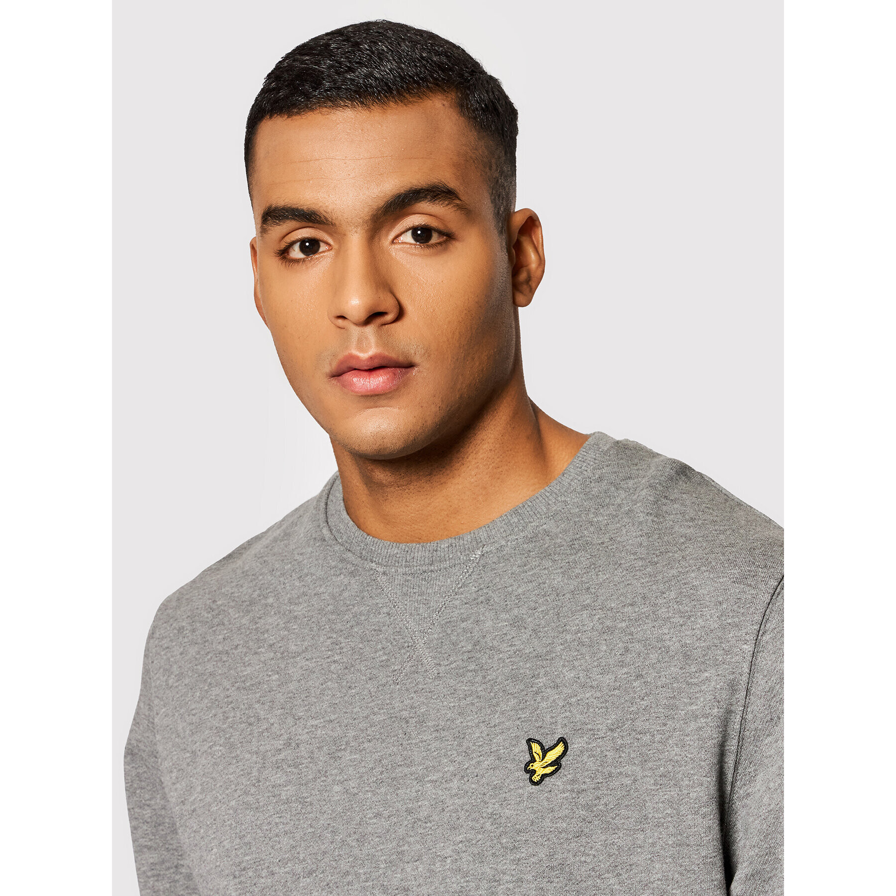 Lyle & Scott Bluză Crew Neck ML424VOG Gri Regular Fit - Pled.ro